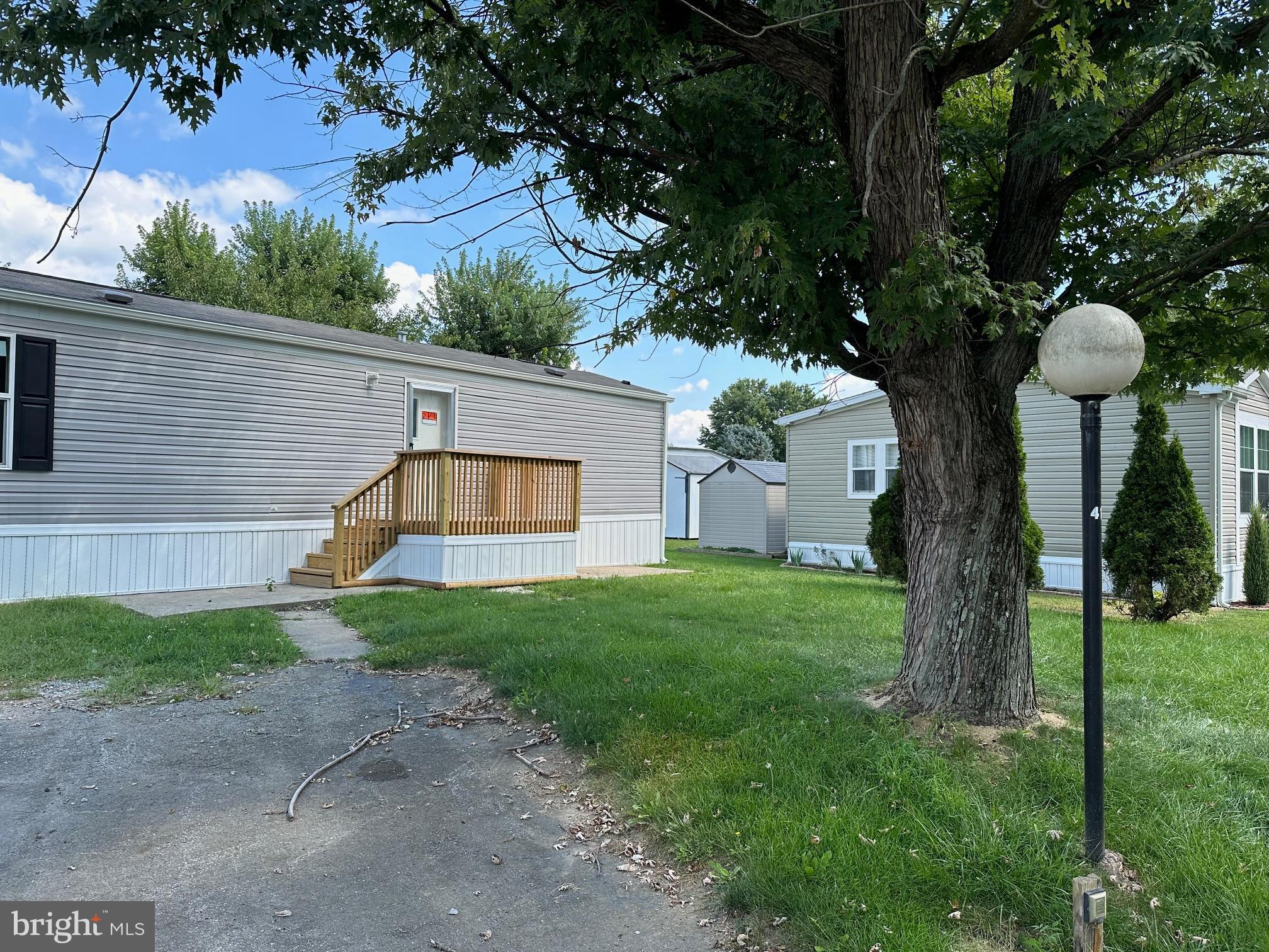 Lovely new home located in a well maintained community. This is a 3 bedroom 2 bathroom home with an open concept. Come see this home and make it your own!