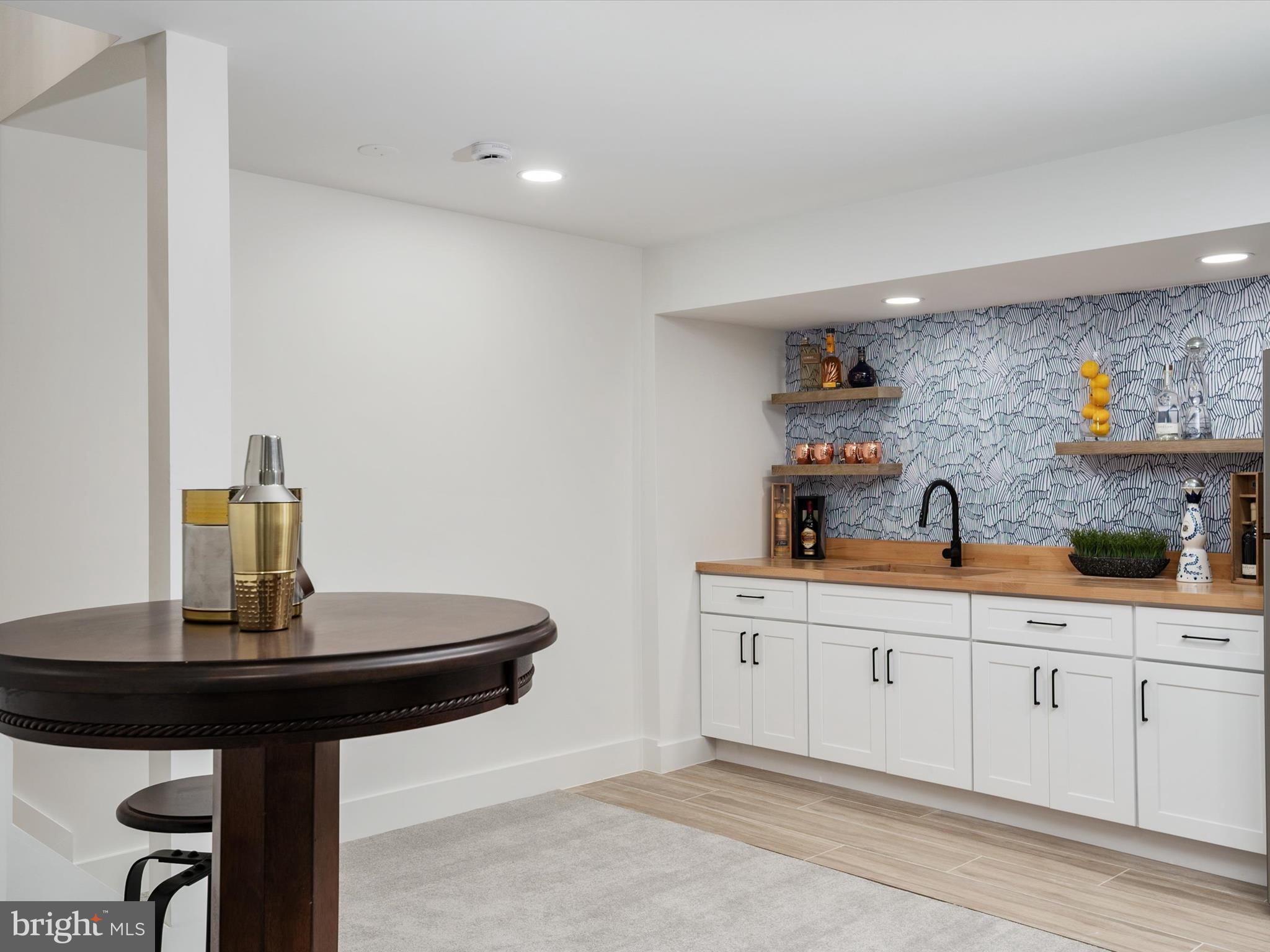 SOUTH RIVER COLONY - Residential