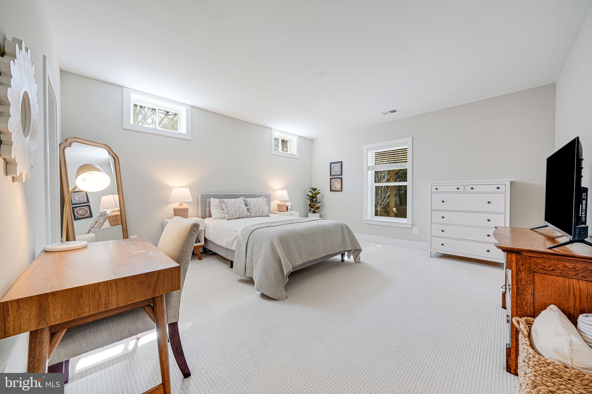 VIENNA WOODS - Residential