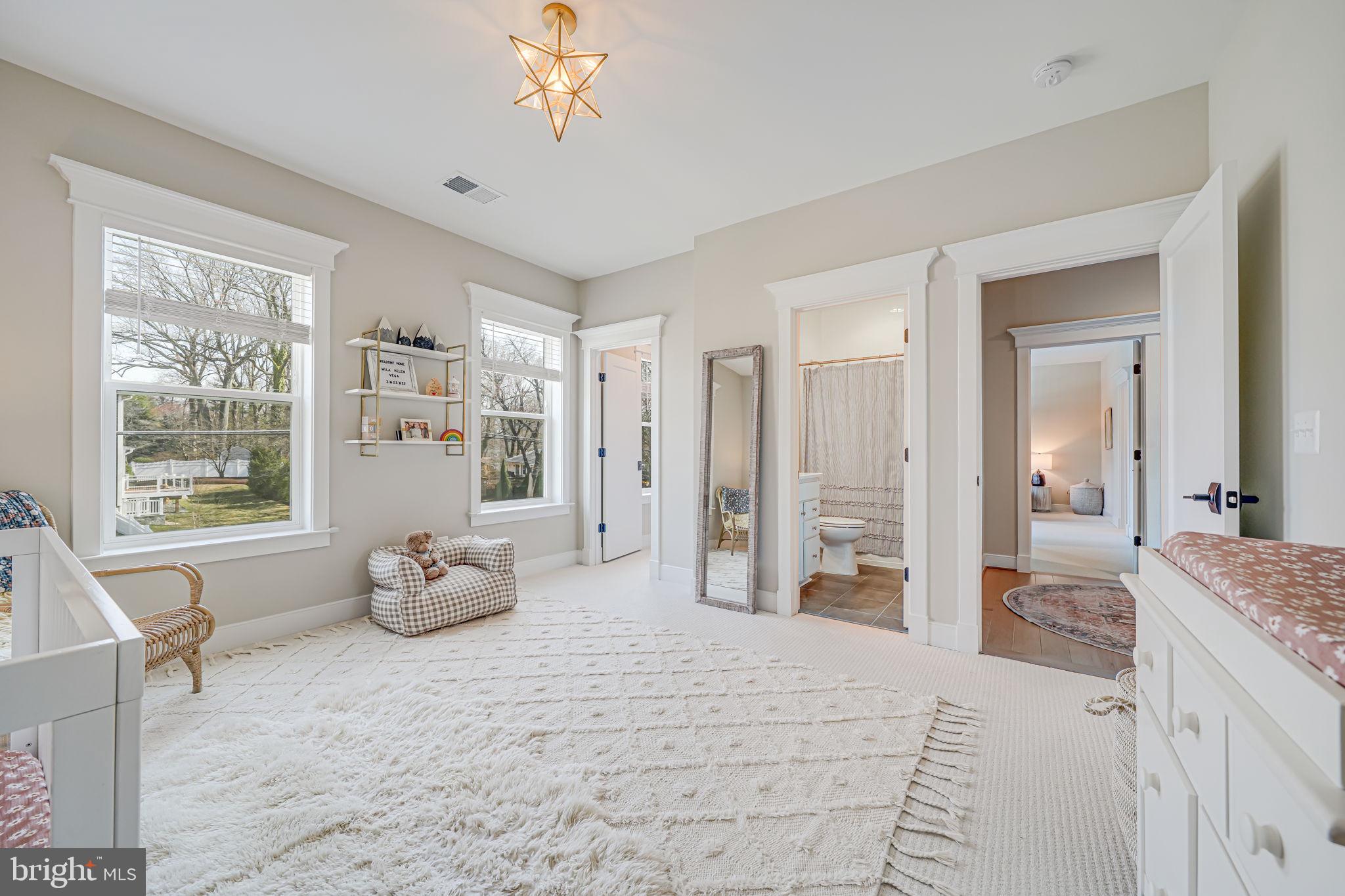 VIENNA WOODS - Residential