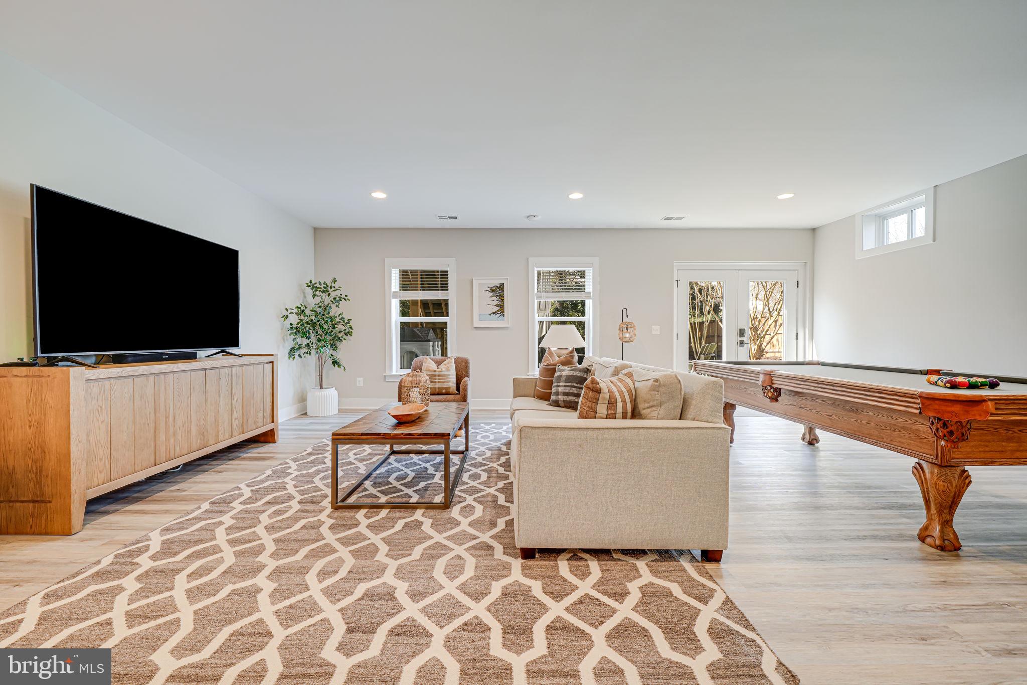 VIENNA WOODS - Residential