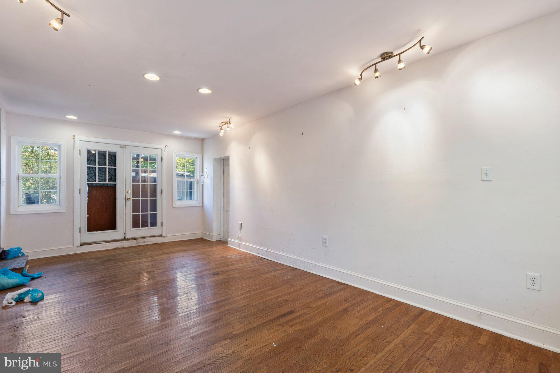HILLCREST - Residential