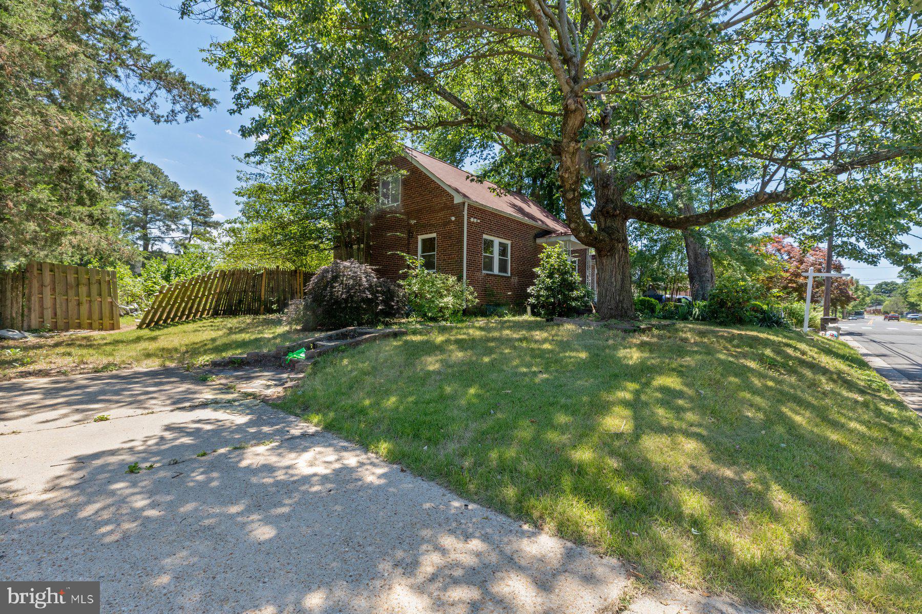 HILLCREST - Residential