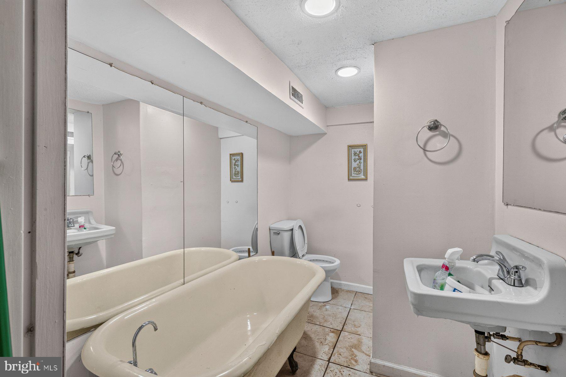 HILLCREST - Residential