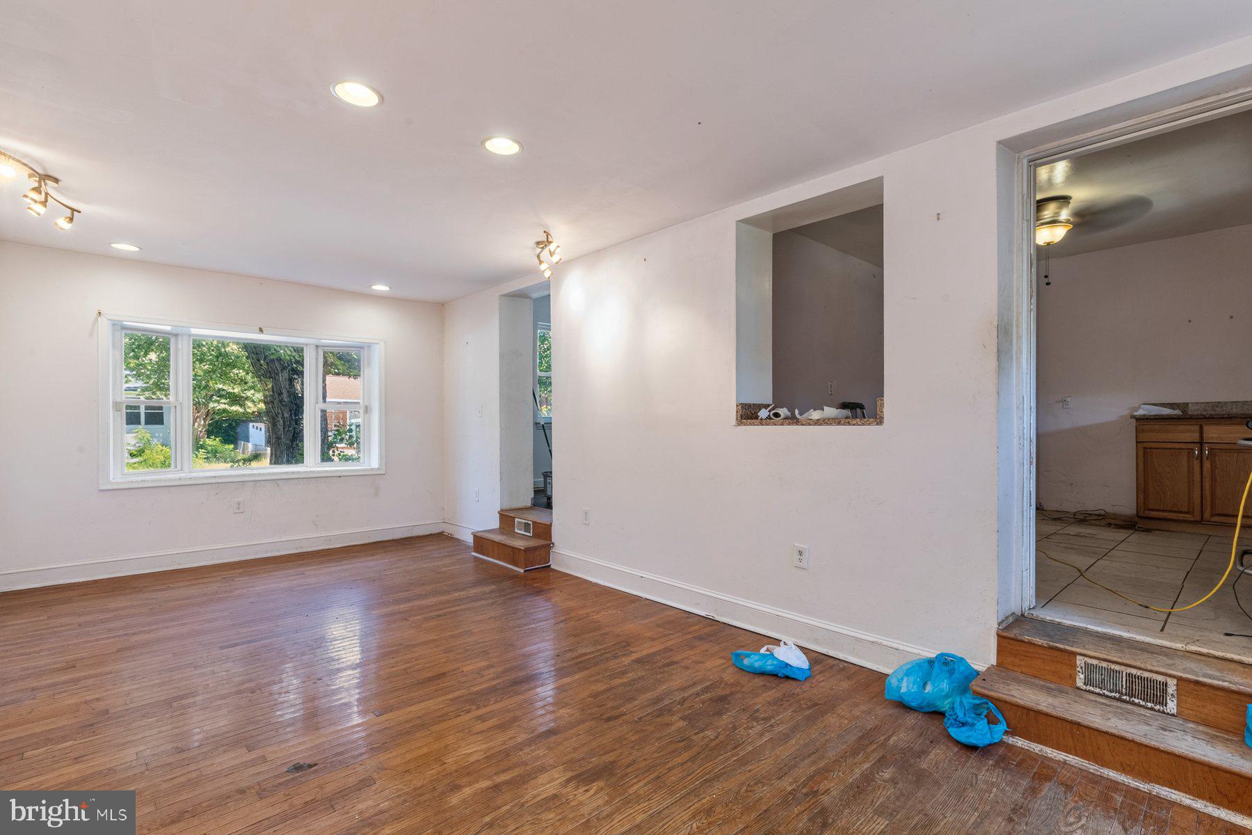 HILLCREST - Residential