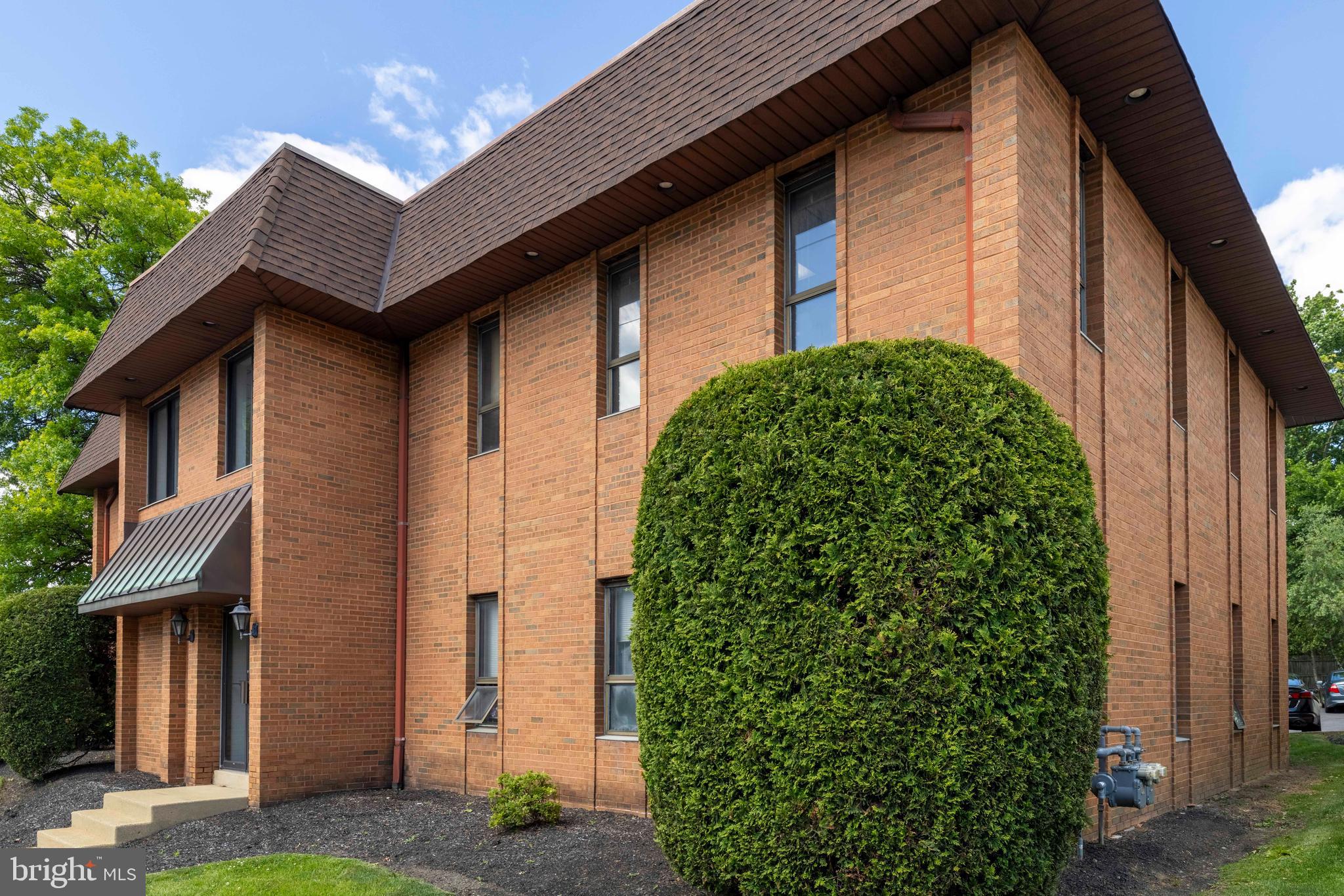 This brick office building in Willow Grove is fully leased and ideally located , less than a mile, from the PA Turnpike's Willow Grove exit. The property provides on-site parking,  with a newly paved parking lot  and sits along the busy Easton Road, offering visibility,  convenience and accessibility.