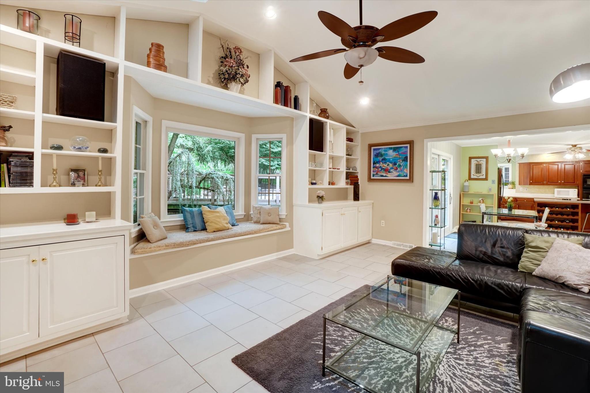 MOUNTAINDALE - Residential