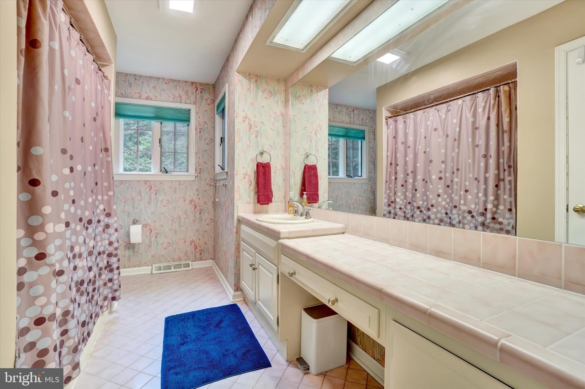 MOUNTAINDALE - Residential