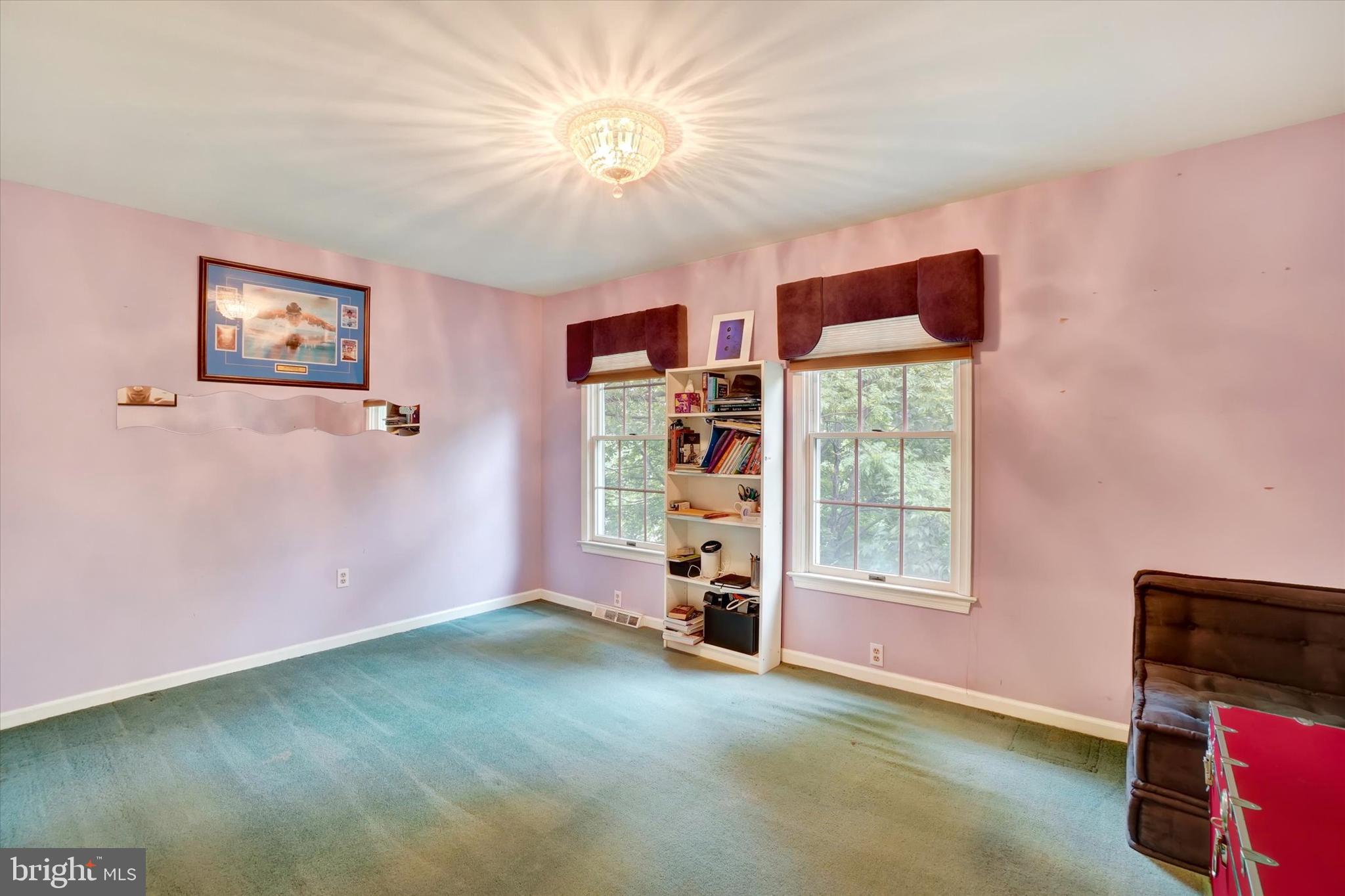 MOUNTAINDALE - Residential