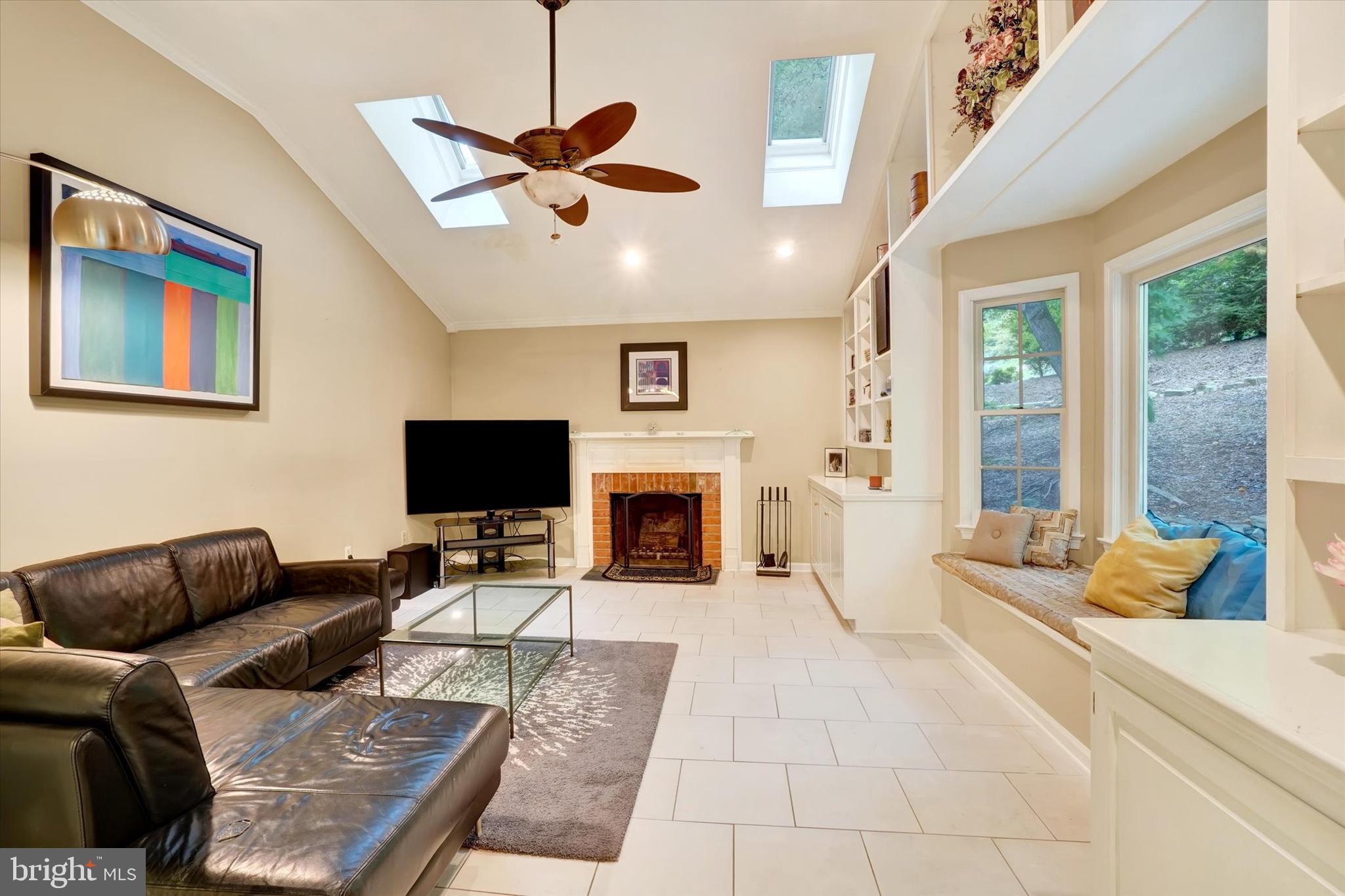 MOUNTAINDALE - Residential
