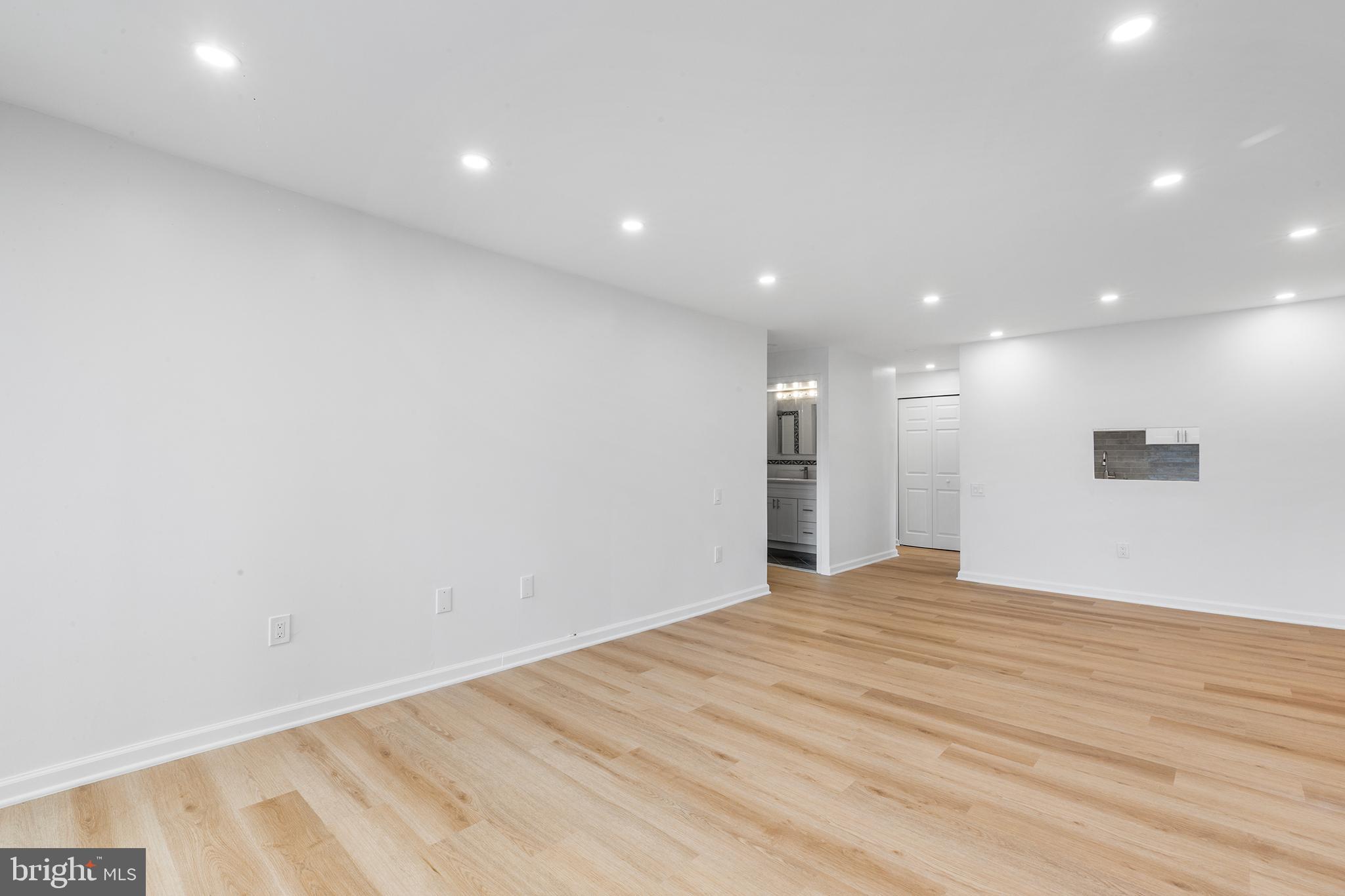 AVENUE OF THE ARTS - Residential