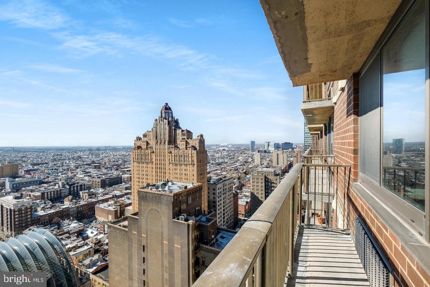 AVENUE OF THE ARTS - Residential