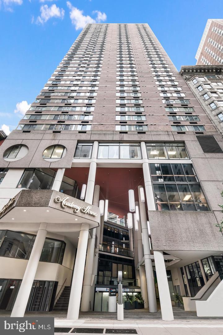 AVENUE OF THE ARTS - Residential