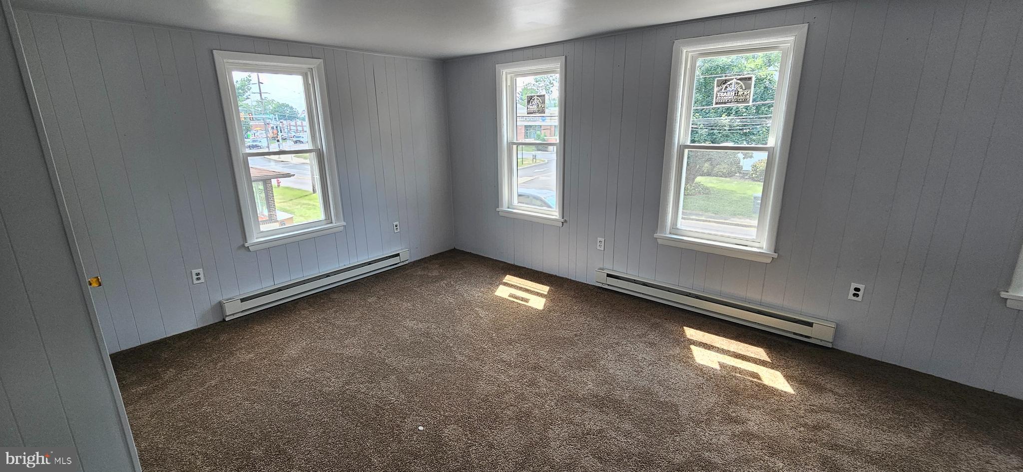 COMMONS OF MIDDLET - Residential Lease