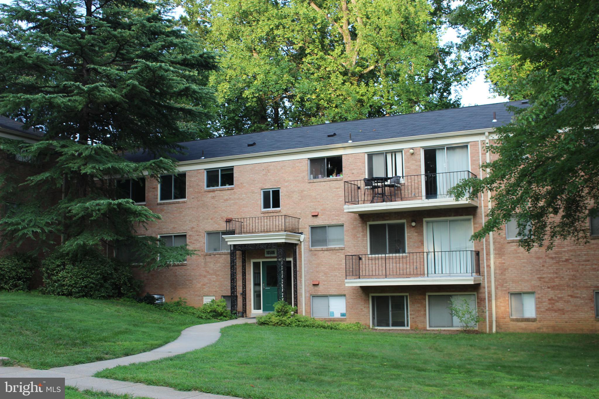 SUNNY, SPACIOUS ONE BEDROOM. STEPS TO COMMUNITY CENTER AND METRO. BEING SOLD AS IS AND PRICED ACCORDINGLY. GREAT VALUE. UPDATE TO YOUR TASTE. AWARD WINNING BETHESDA COMMUNITY.SURROUNDED BY PARK. STEPS TO METRO & MARC TRAIN STATION. NEAR NIH AND WALTER REED BETHESDA MEDICAL. IMMEDIATE ACCESS TO BELTWAY AND i-270.