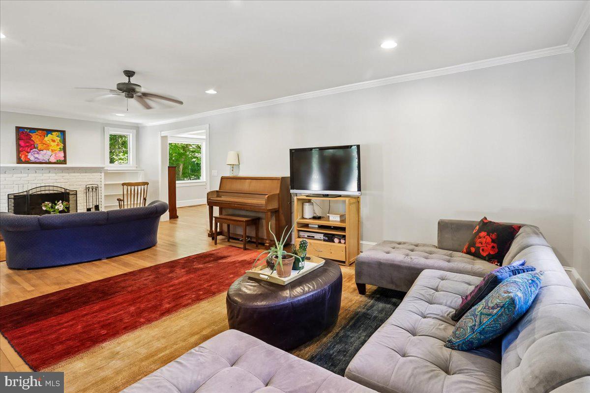 KENSINGTON HEIGHTS - Residential
