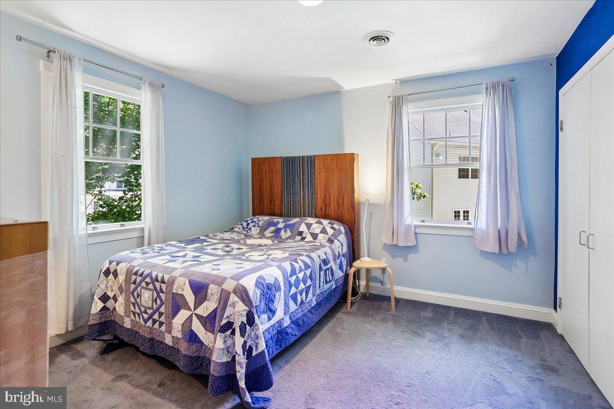 KENSINGTON HEIGHTS - Residential