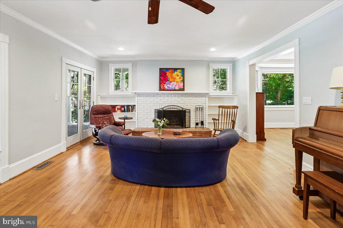 KENSINGTON HEIGHTS - Residential
