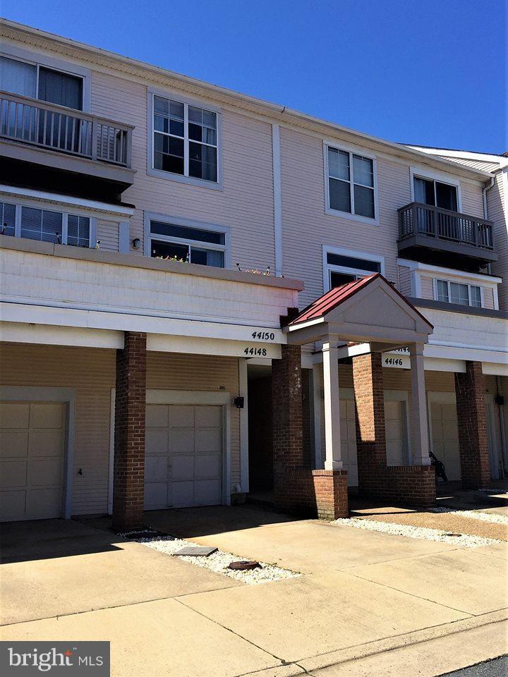 Fantastic 2 Master bedrooms /2.5 Bath town home in Ashburn Village.  Walk to parks, water, sports fields and much more.  Unit with gas fireplace, open concept, and lovely front porch off of family room.  Hurry won't last long!!