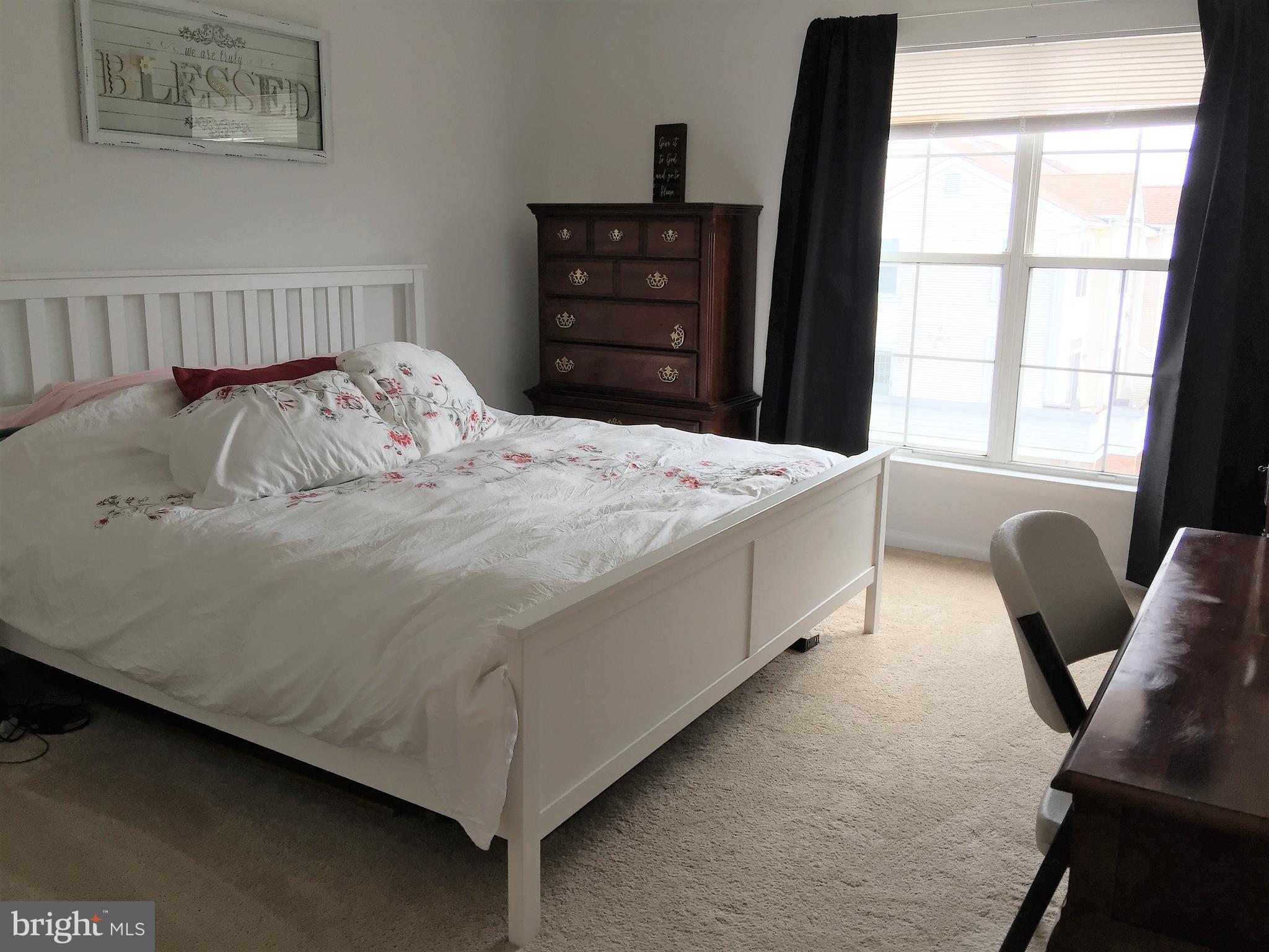 ASHBURN VILLAGE - Residential