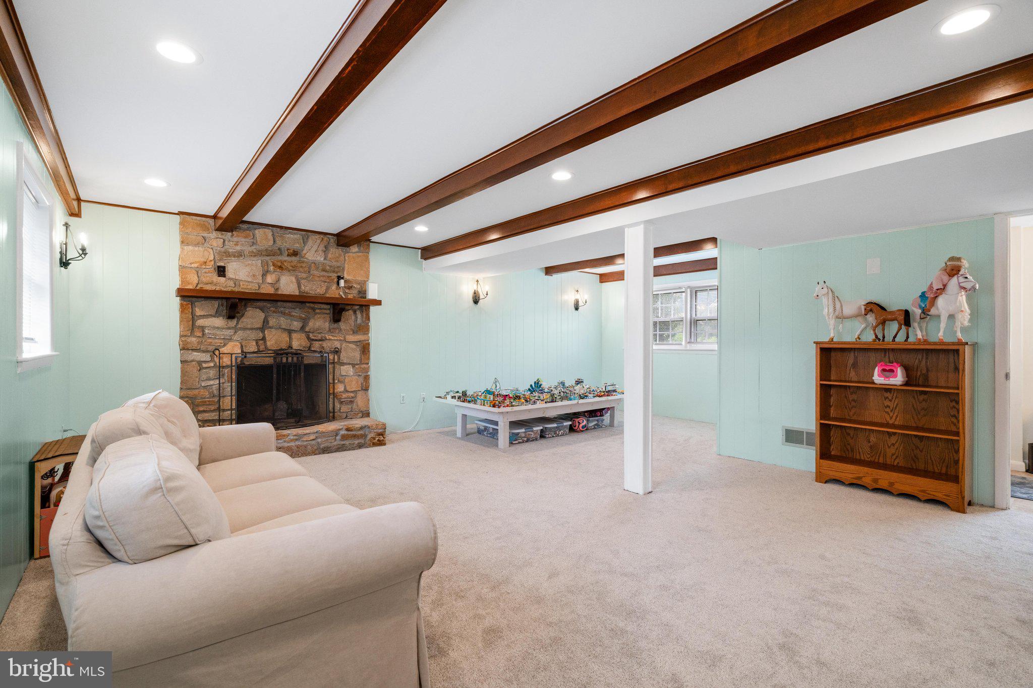 WEST HILLS - Residential