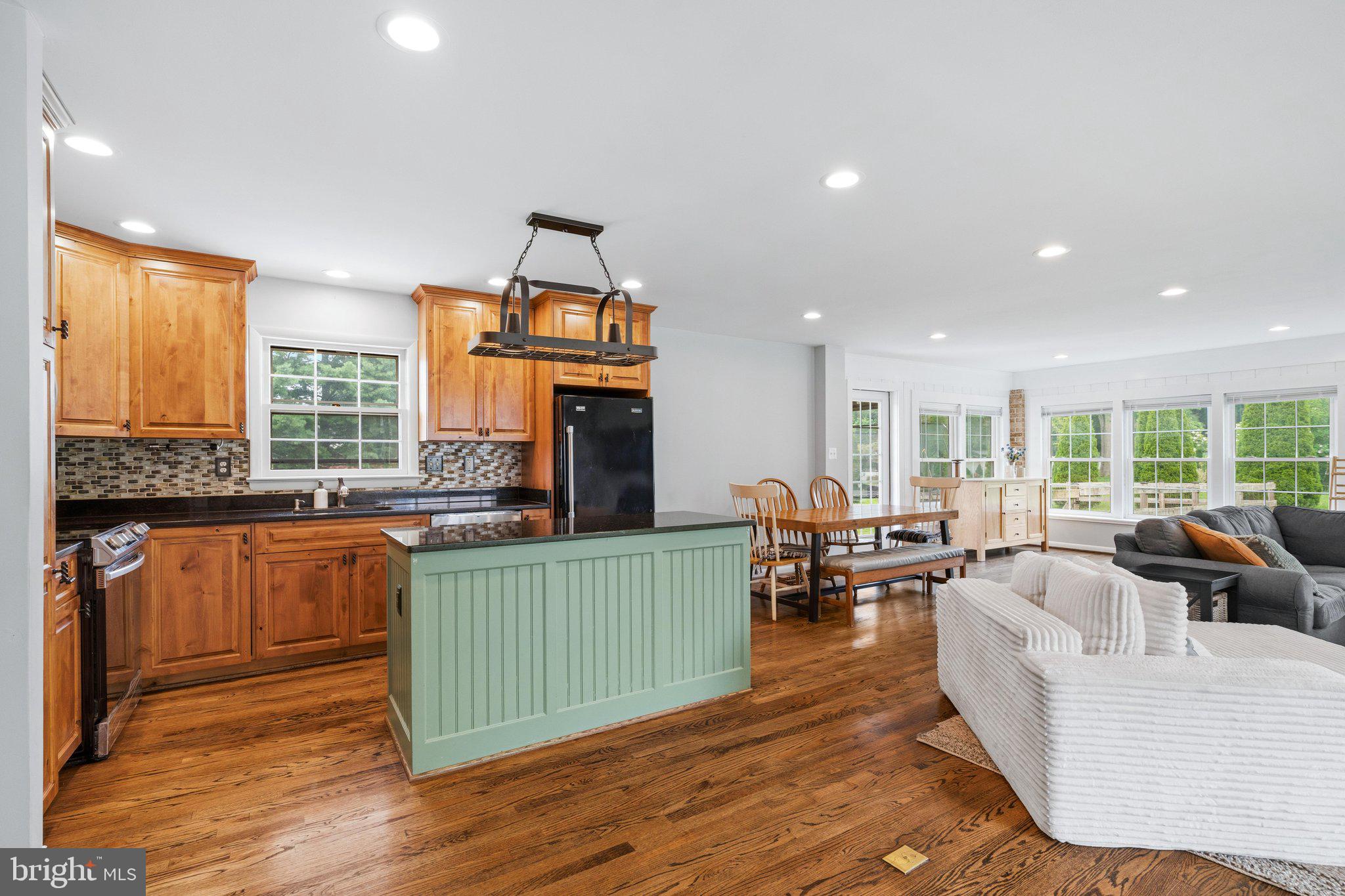 WEST HILLS - Residential