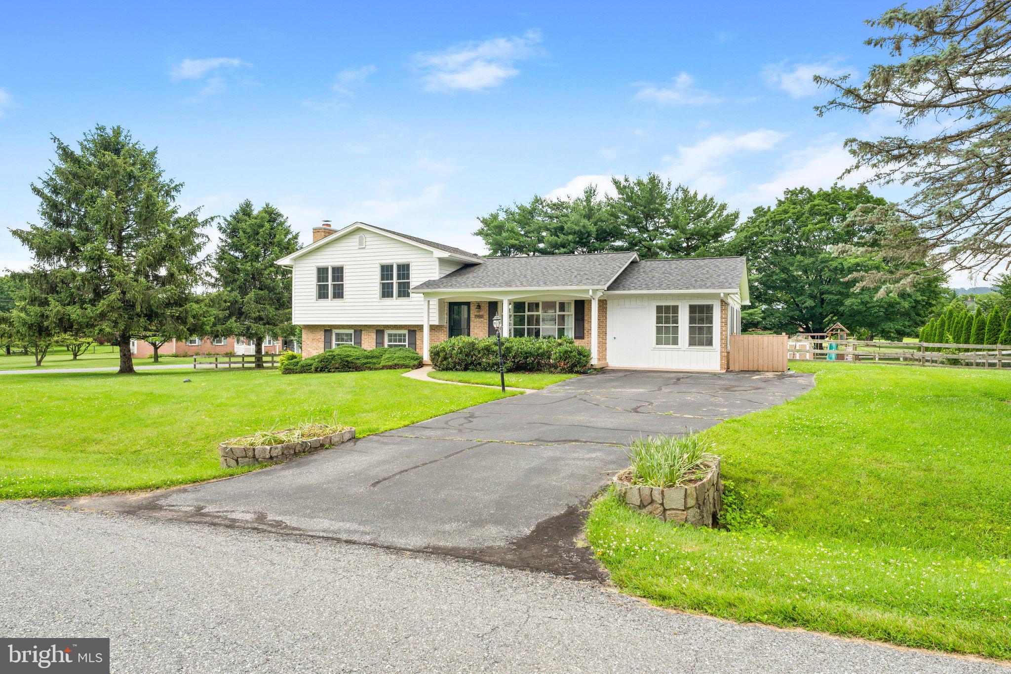 WEST HILLS - Residential