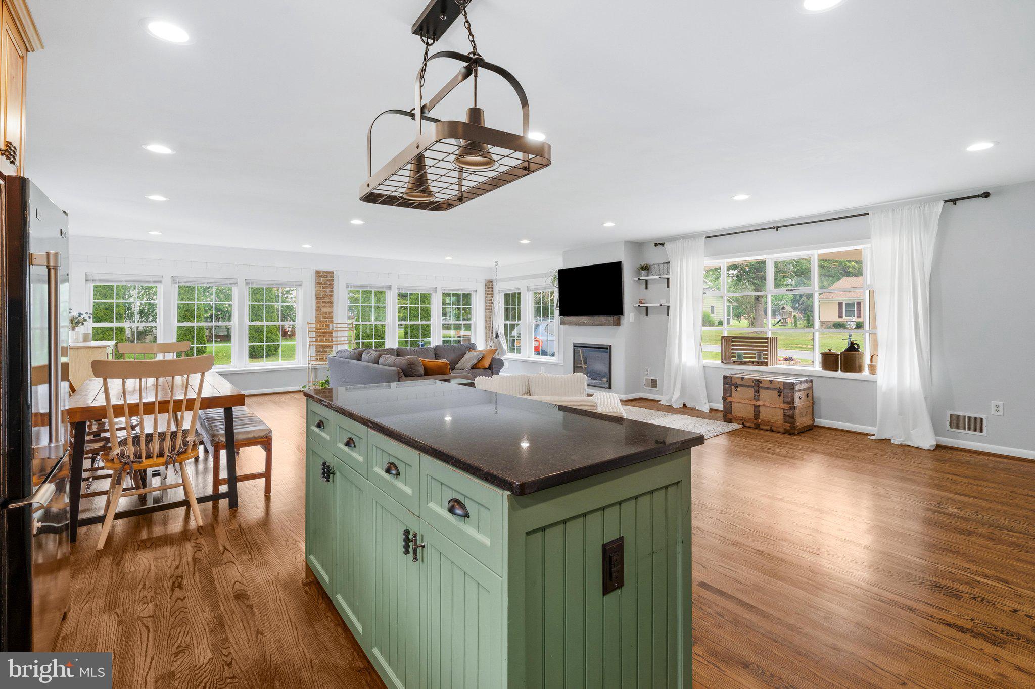 WEST HILLS - Residential