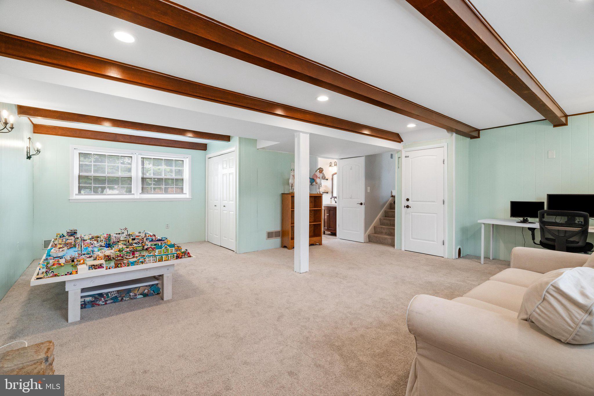WEST HILLS - Residential