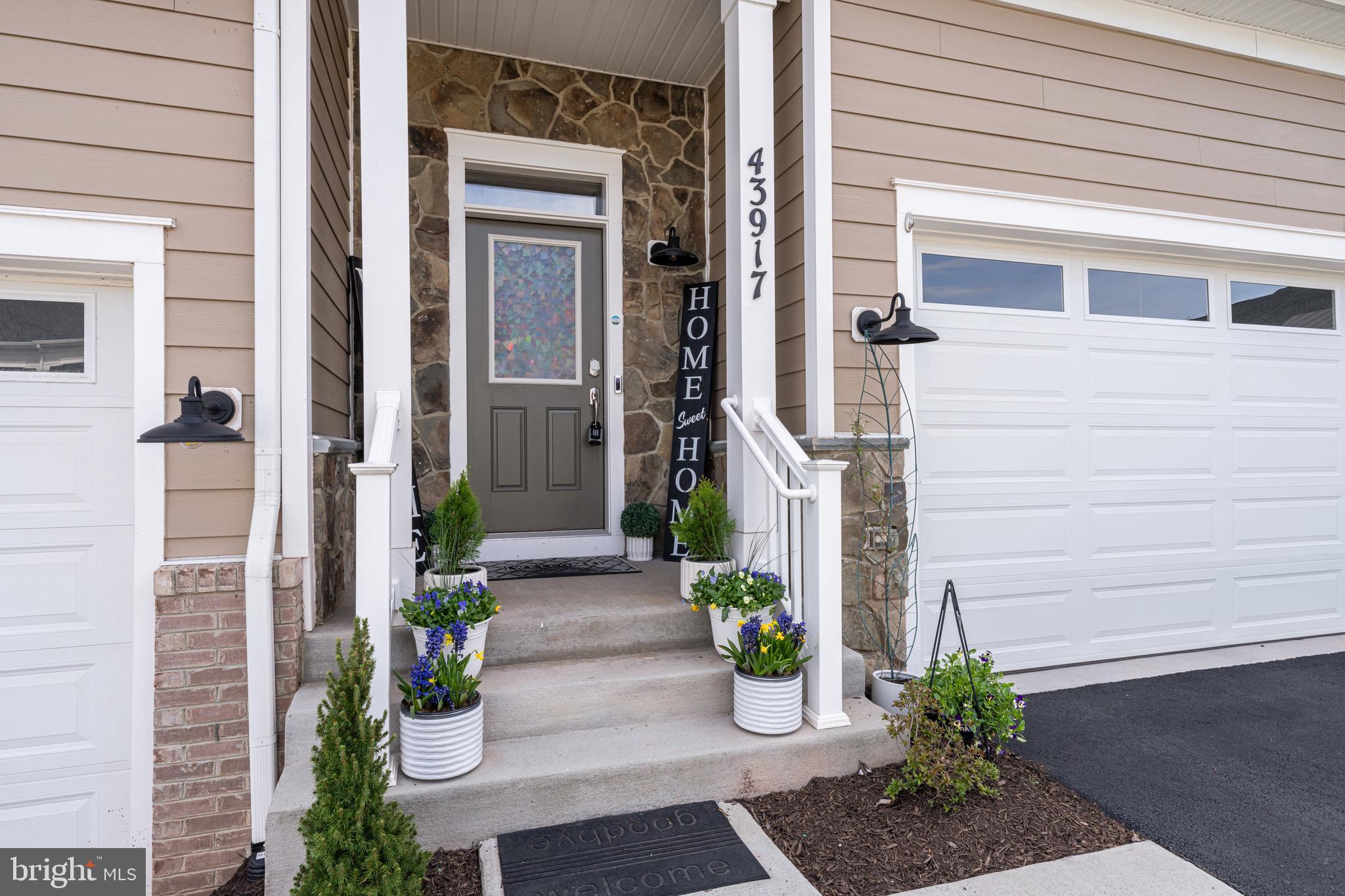 CADENCE AT LANSDOWNE - Residential