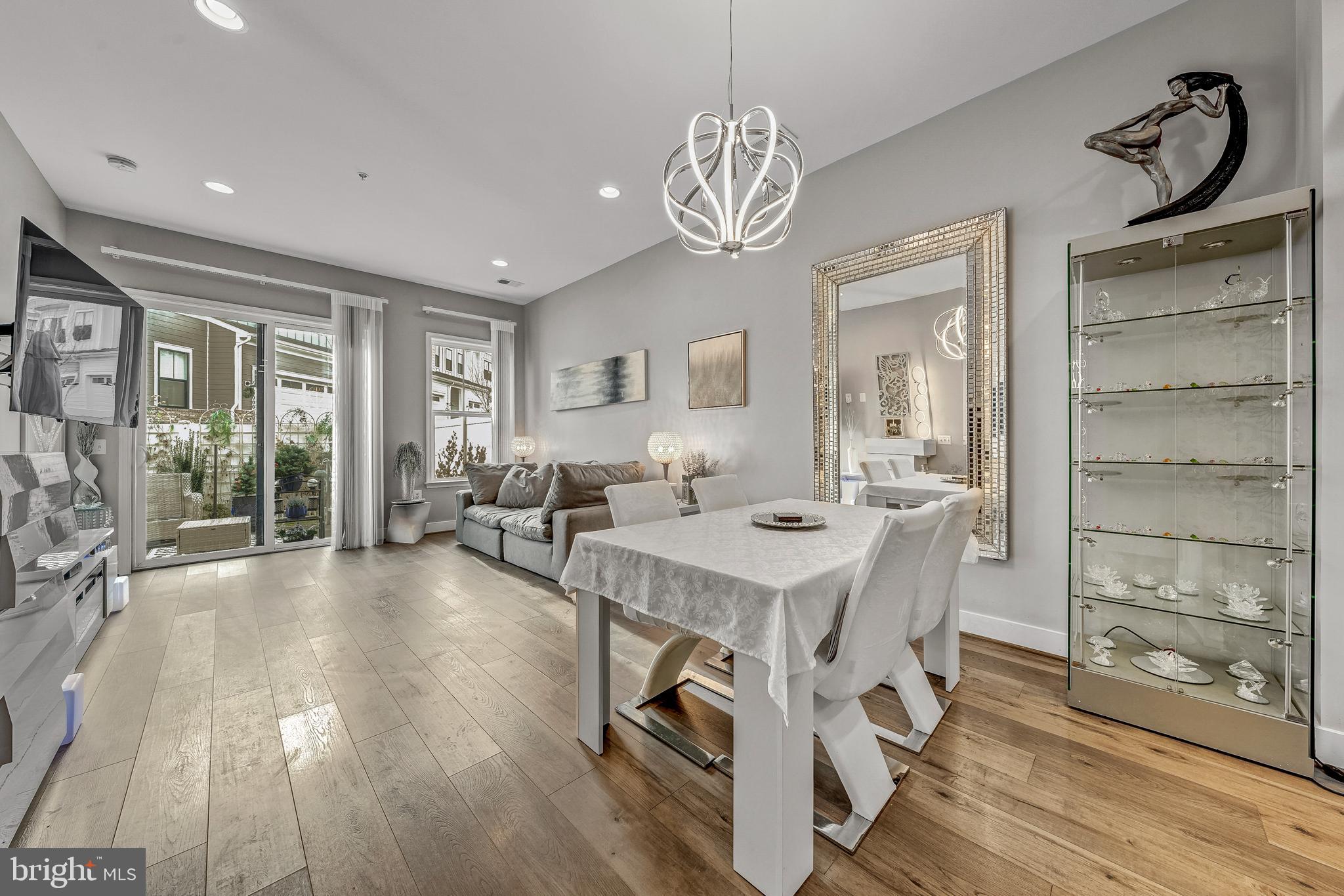 CADENCE AT LANSDOWNE - Residential