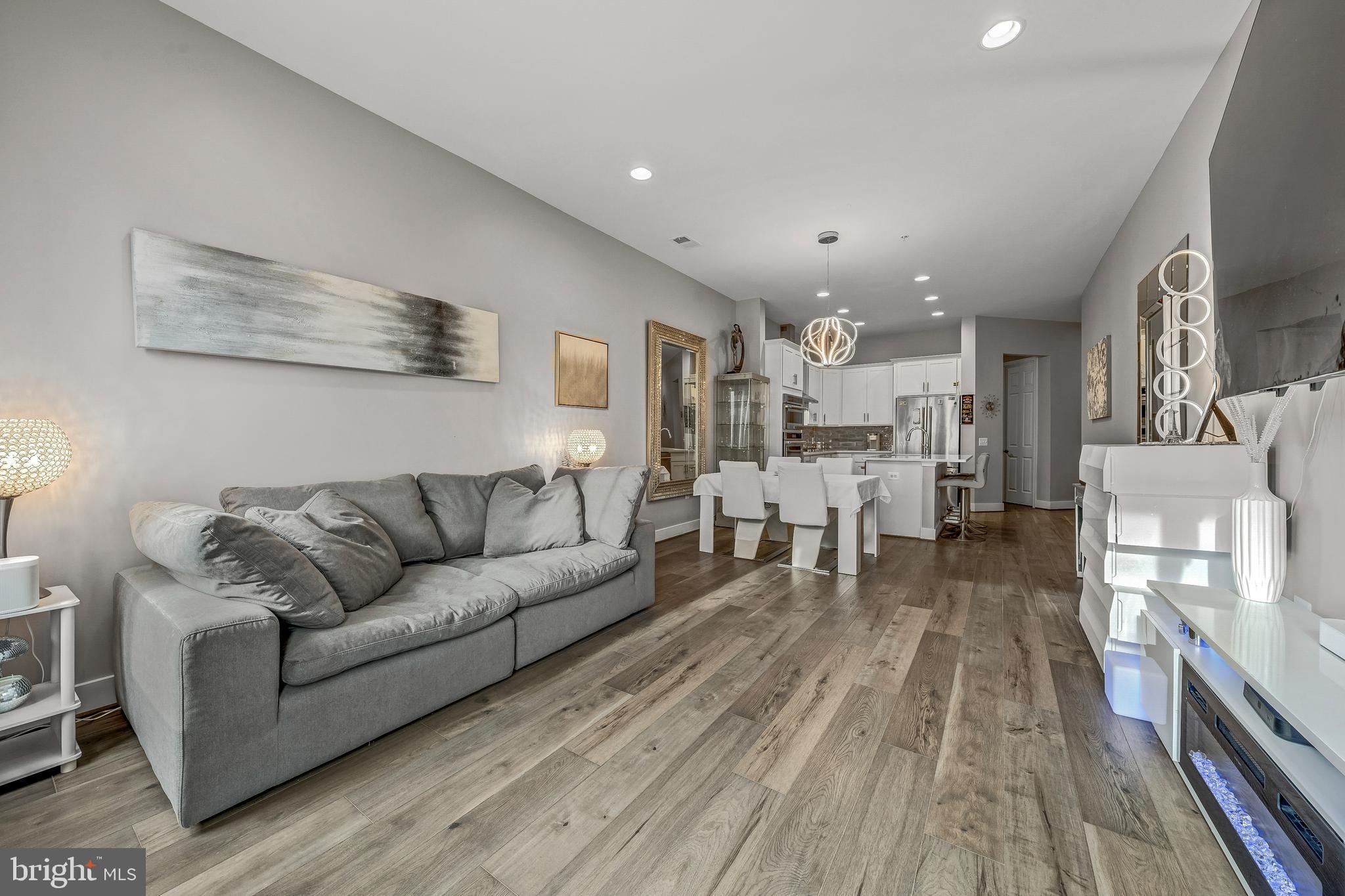 CADENCE AT LANSDOWNE - Residential