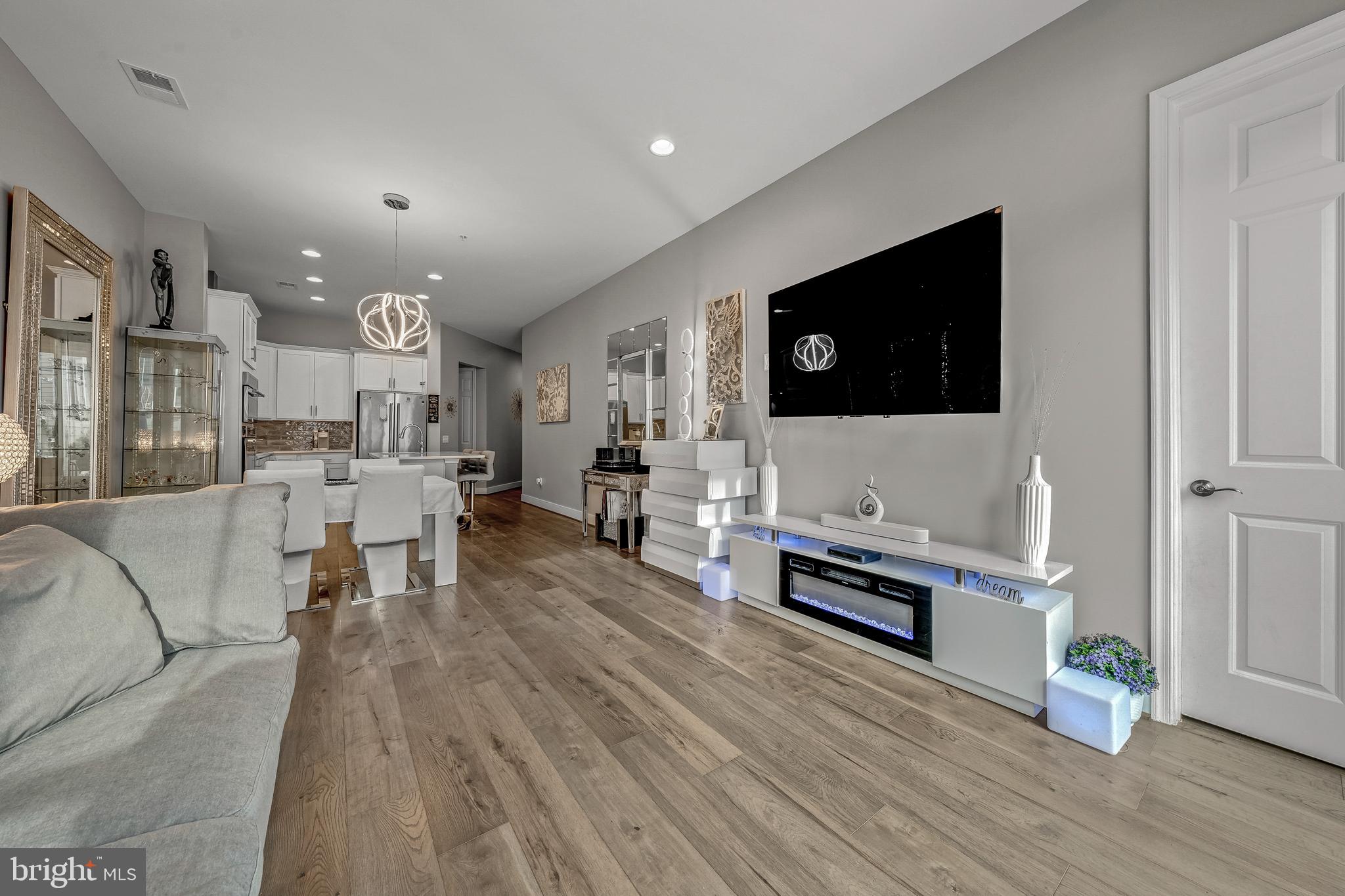 CADENCE AT LANSDOWNE - Residential