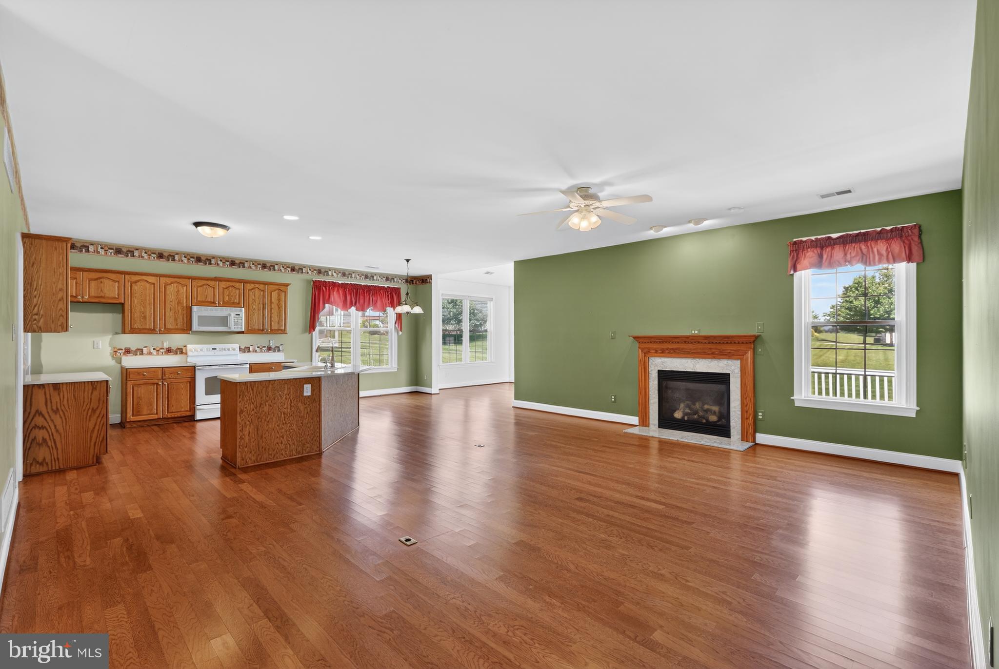 KNOB HILL FARMS - Residential