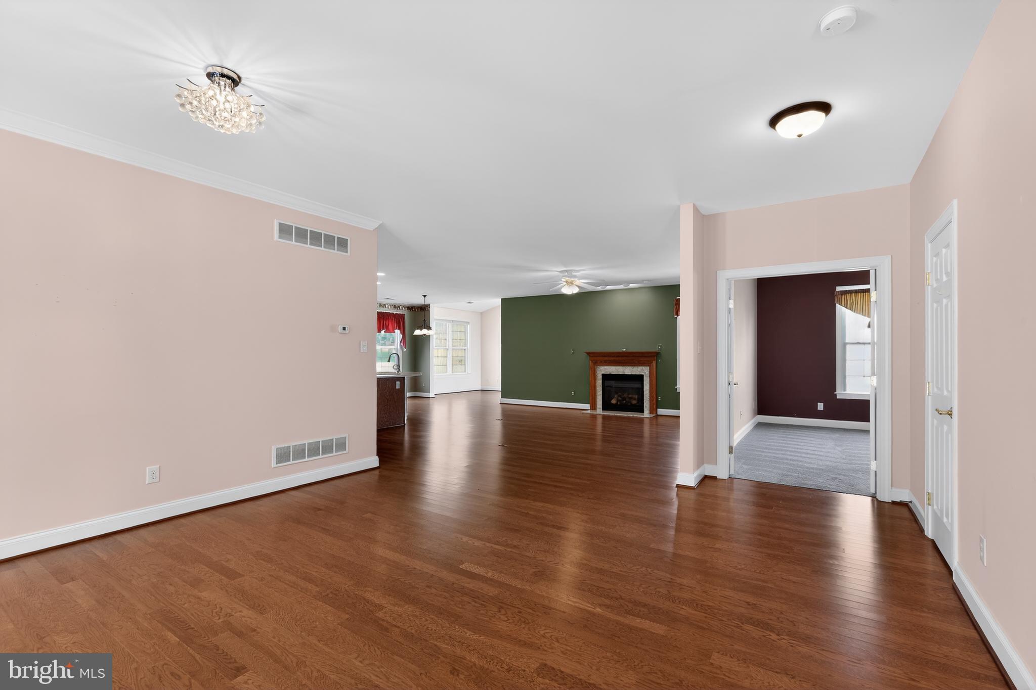 KNOB HILL FARMS - Residential