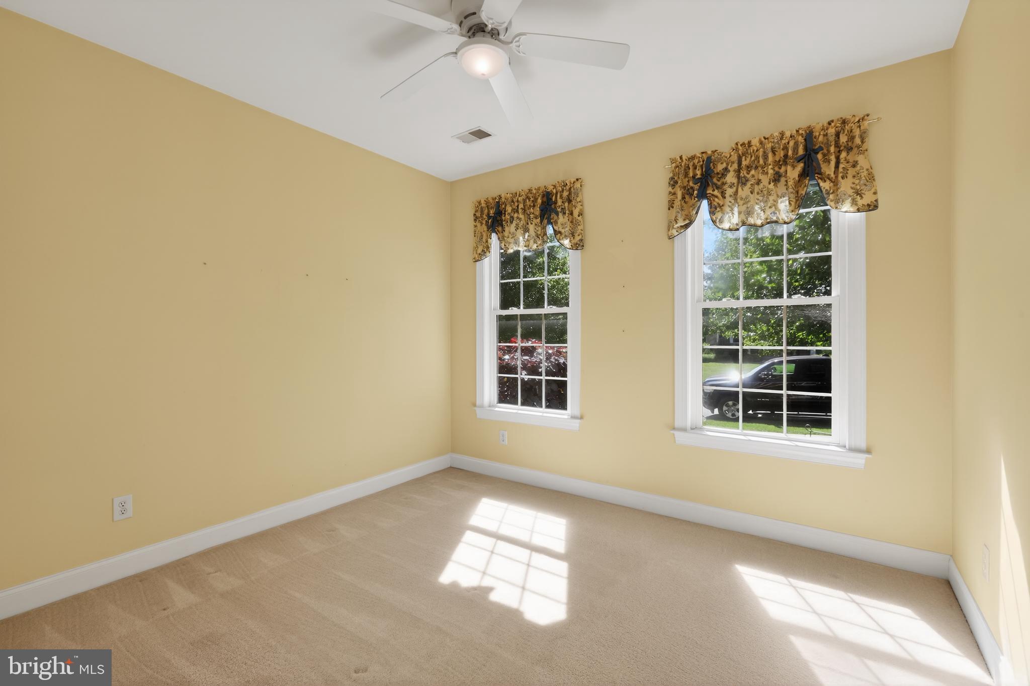KNOB HILL FARMS - Residential