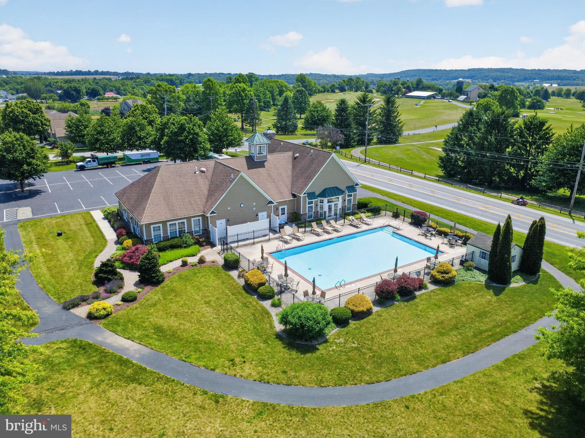 KNOB HILL FARMS - Residential