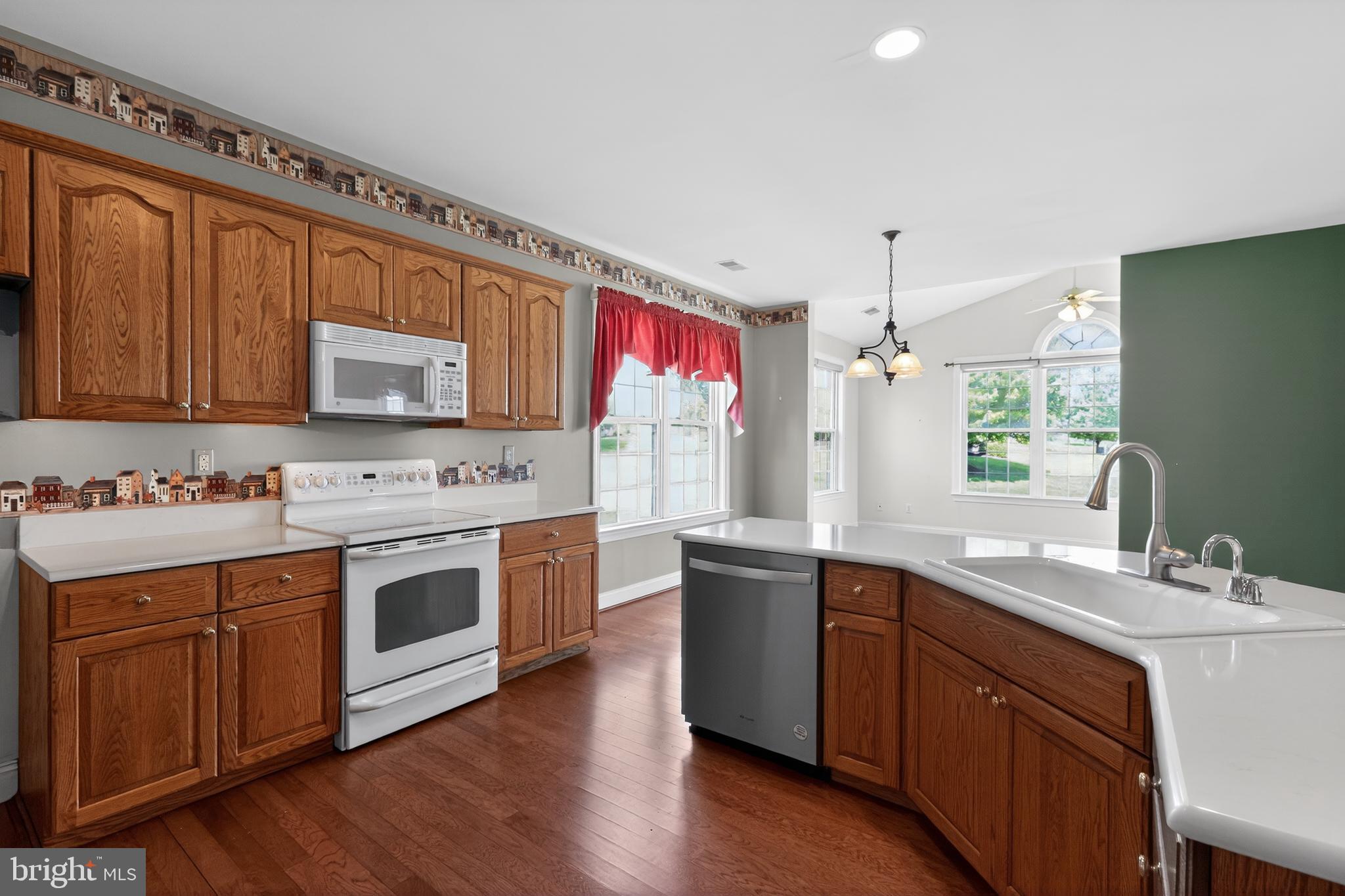 KNOB HILL FARMS - Residential