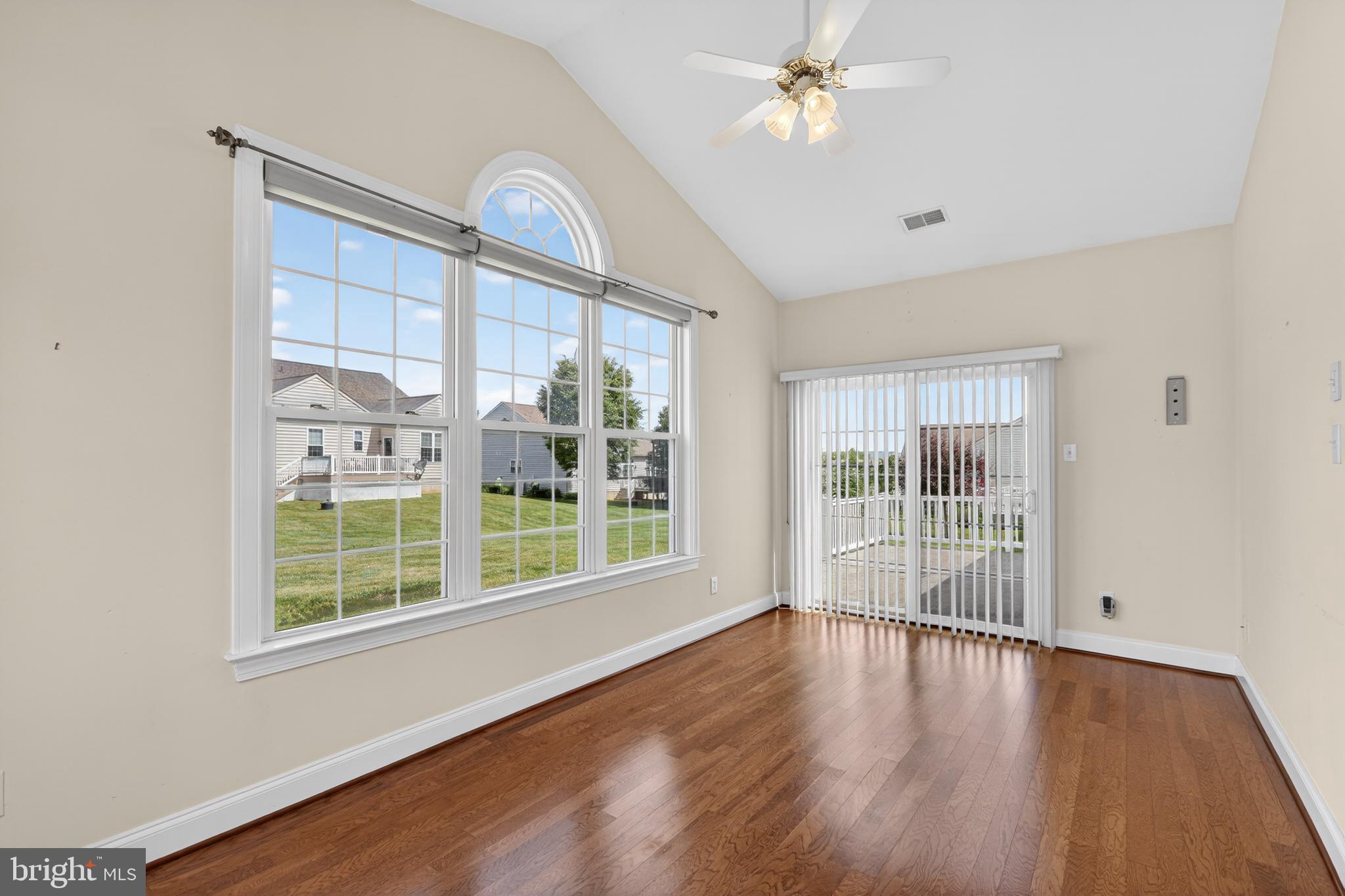 KNOB HILL FARMS - Residential