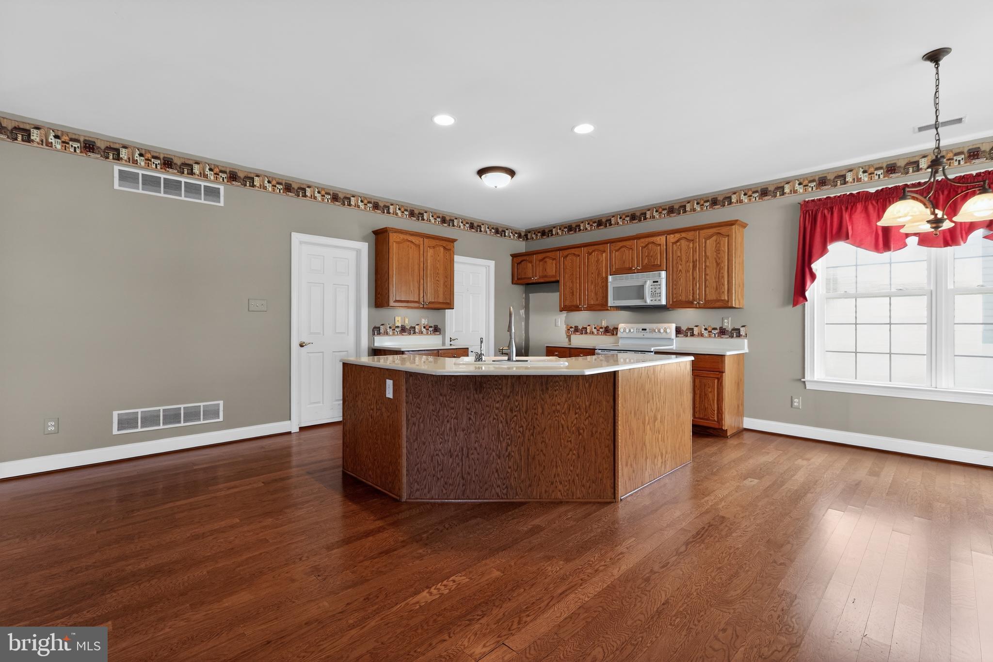 KNOB HILL FARMS - Residential