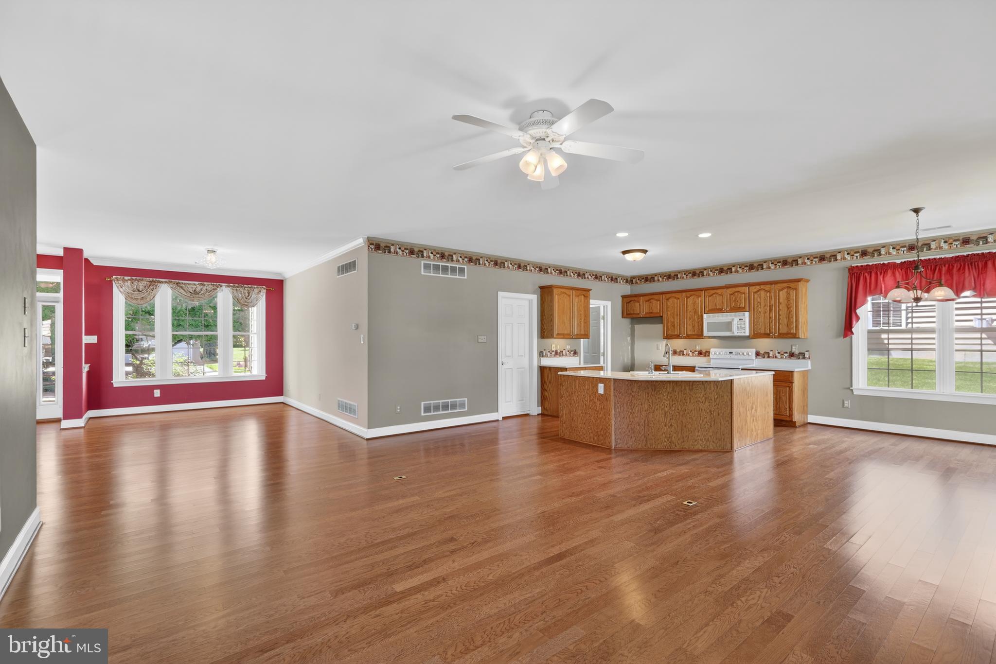 KNOB HILL FARMS - Residential