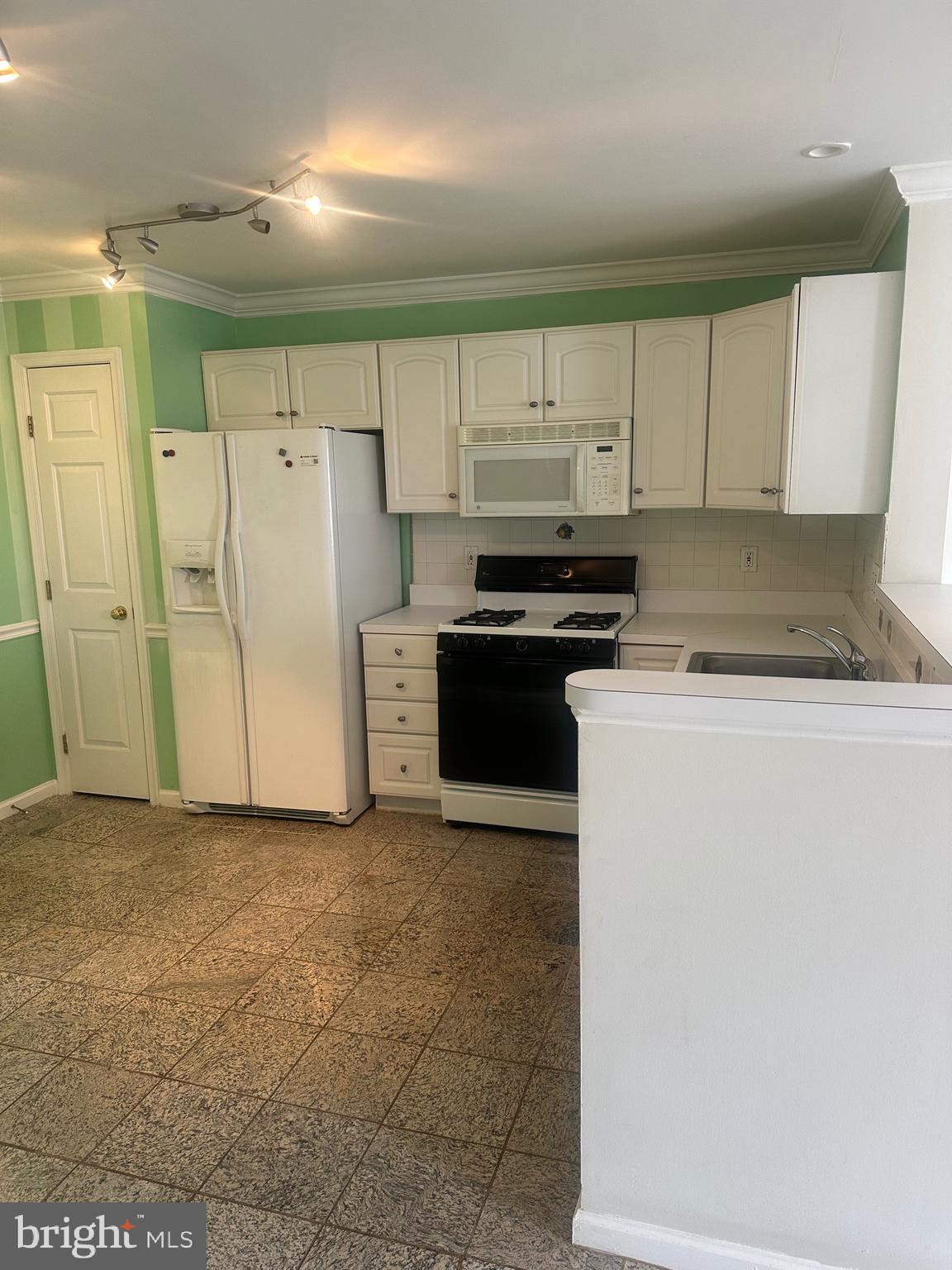 WELLINGTON CONDOMINIUM - Residential