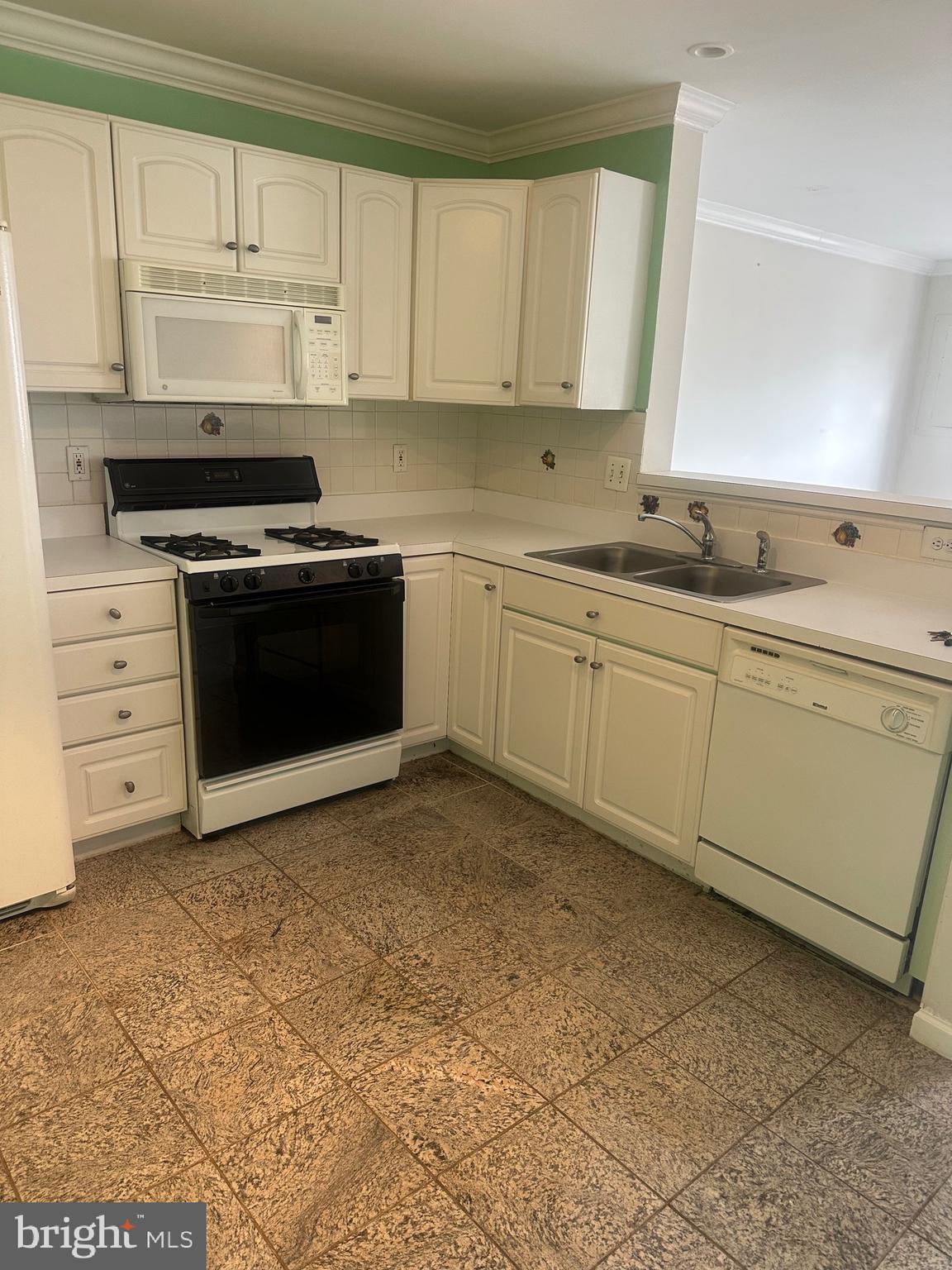 WELLINGTON CONDOMINIUM - Residential