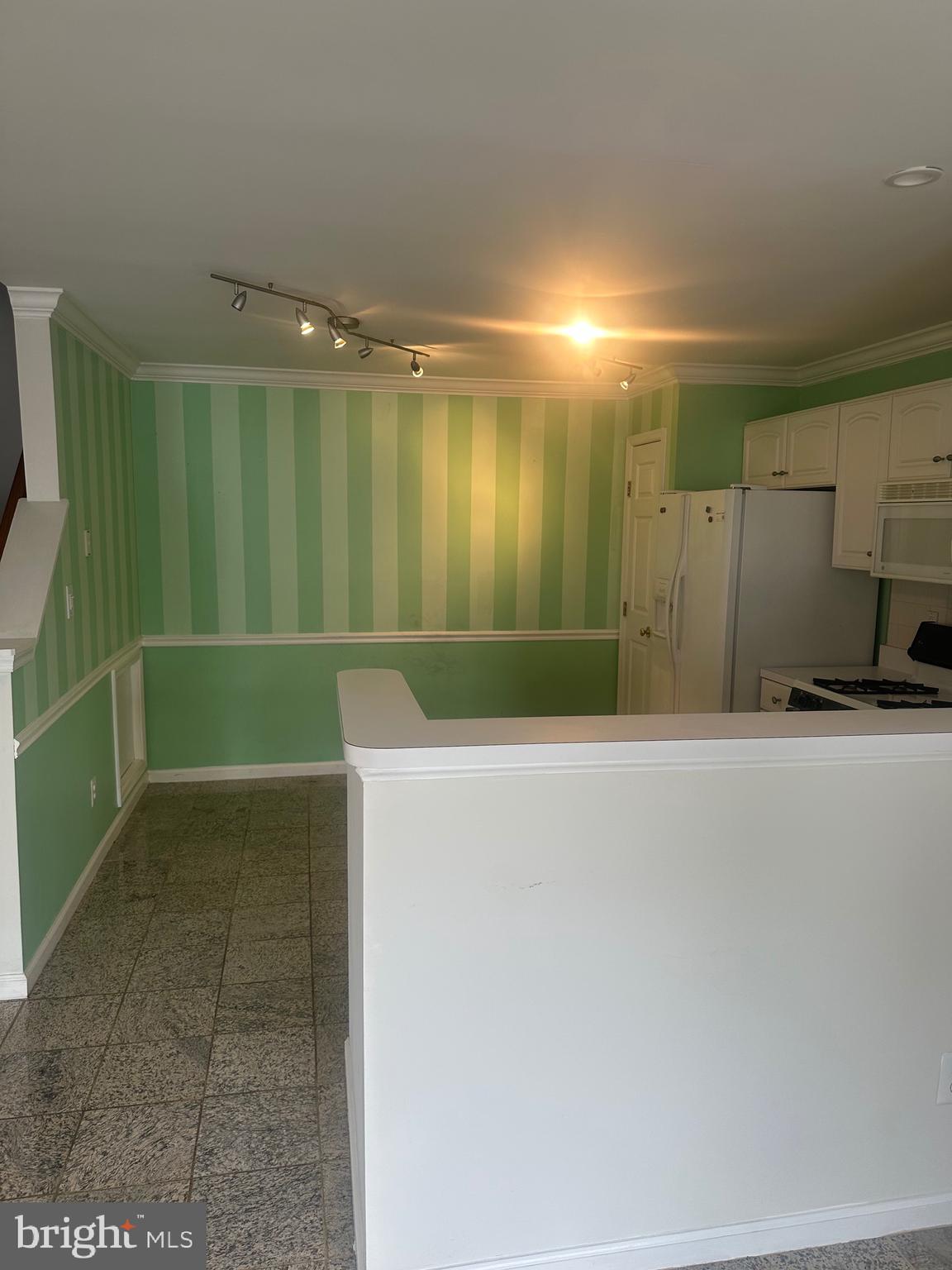 WELLINGTON CONDOMINIUM - Residential