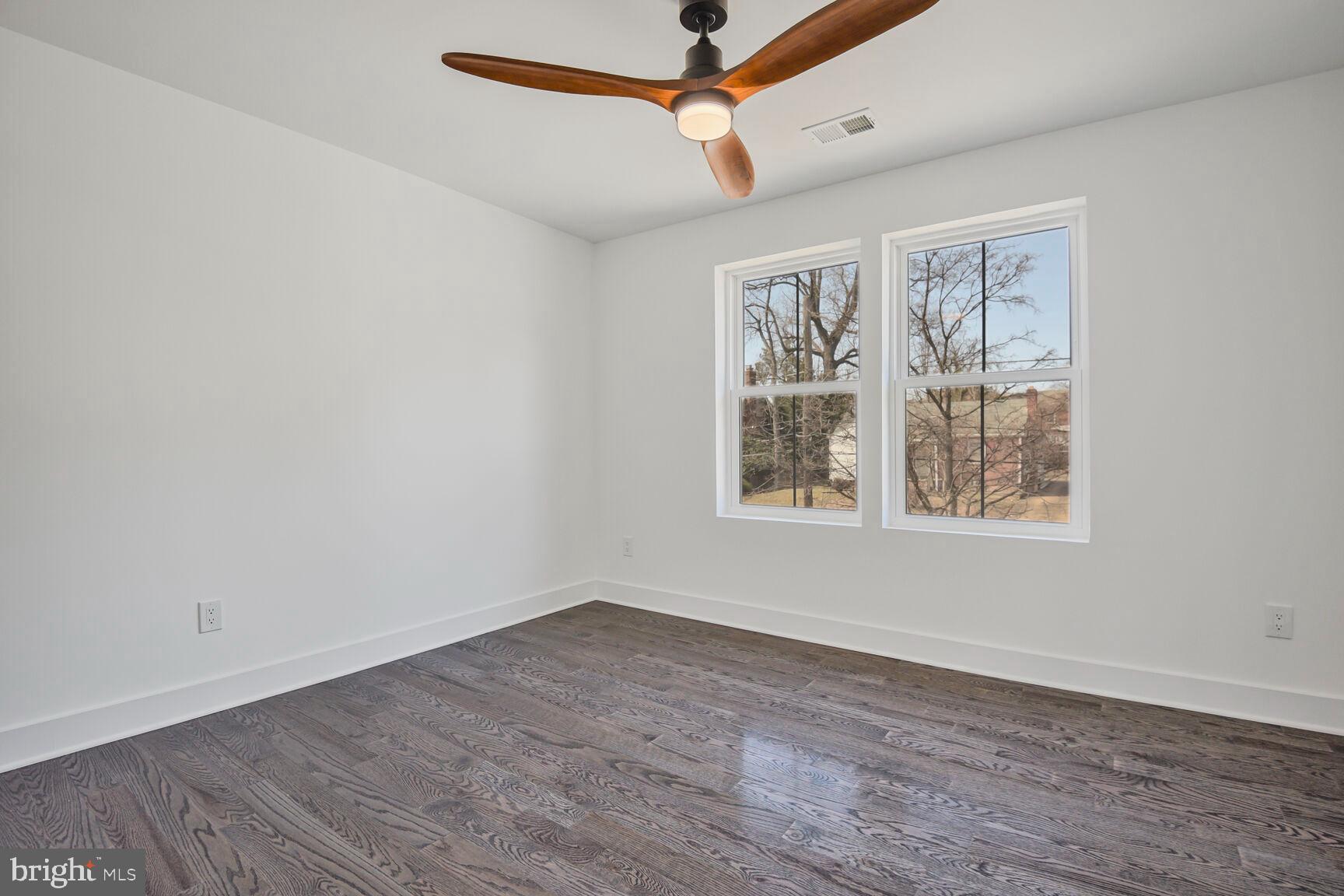 WOODSIDE - Residential