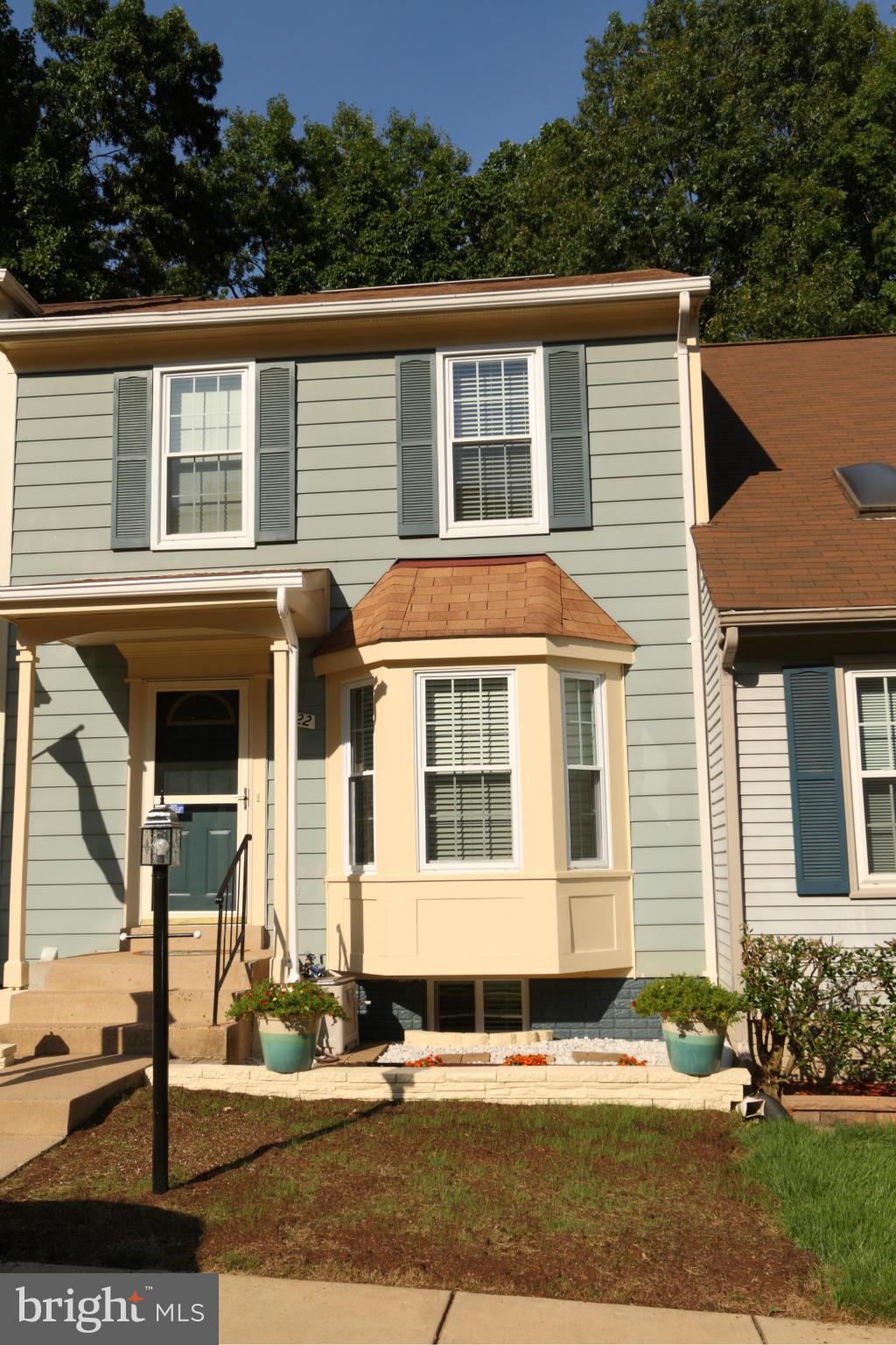 Lovely 3 Fin lvl TH, Desired Montclair 3 Beaches on the Lake, Granite & Stainless Appls, 1,820sf, 2 Master Bedrooms up, Skylights, 3.5 BAs, Walk out LL w/Rec rm or 3rd BR & Den & Woodburning Fireplace, 2 Decks, Woods, New flooring, Windows-2010, Heat/AC, HWH-2005, Great Location, Montclair CC-Golf, Pool & Tennis, Great Place to live, Come & Enjoy, Don't wait on this one!