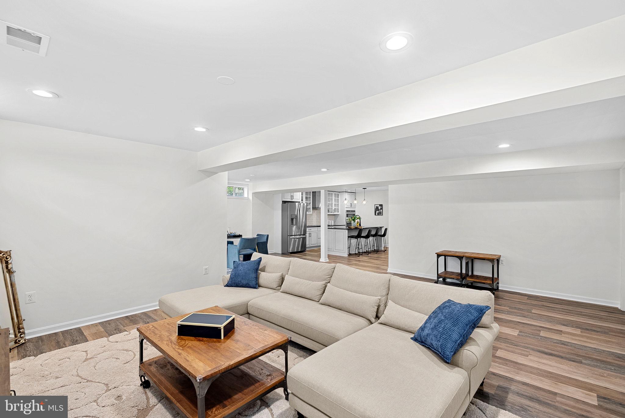 BROADLANDS - Residential