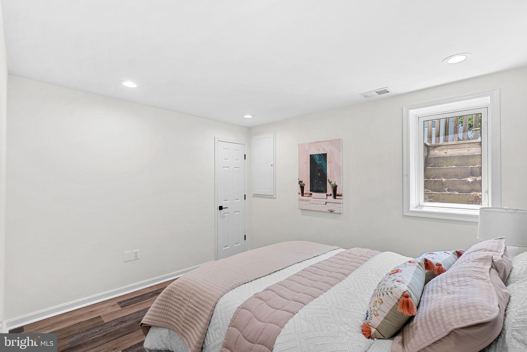 BROADLANDS - Residential