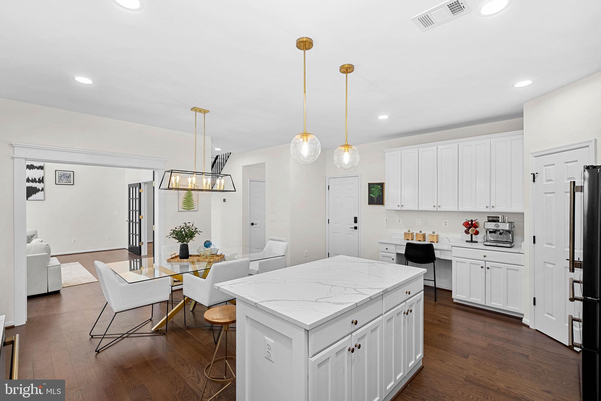 BROADLANDS - Residential
