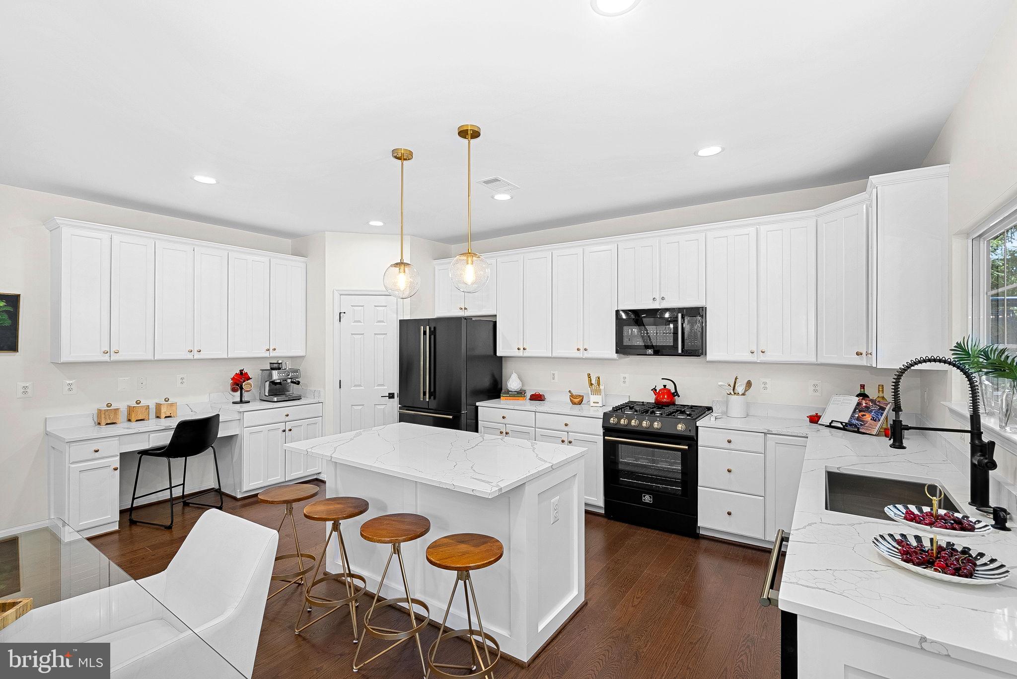 BROADLANDS - Residential